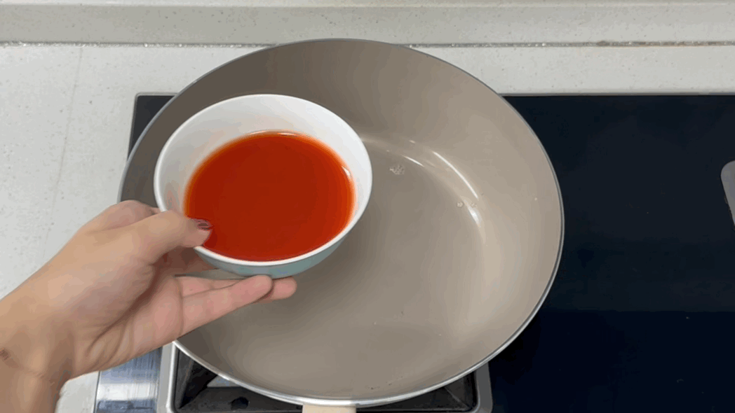 倒入番茄汁 熬了以后 看得出不沾