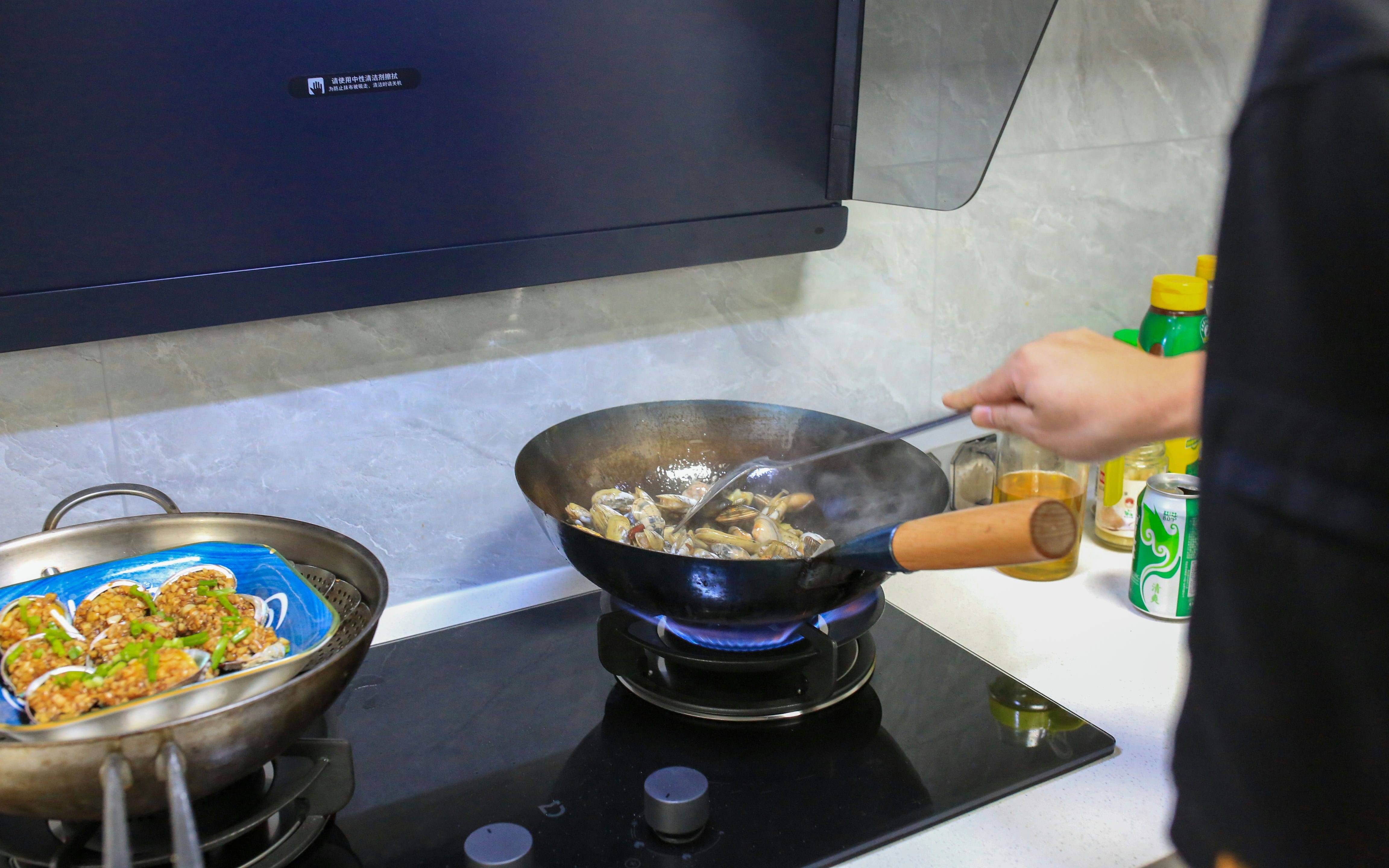 智能生活新体验：米家净烟机S1，智能开放式厨房首选，不惧油烟味