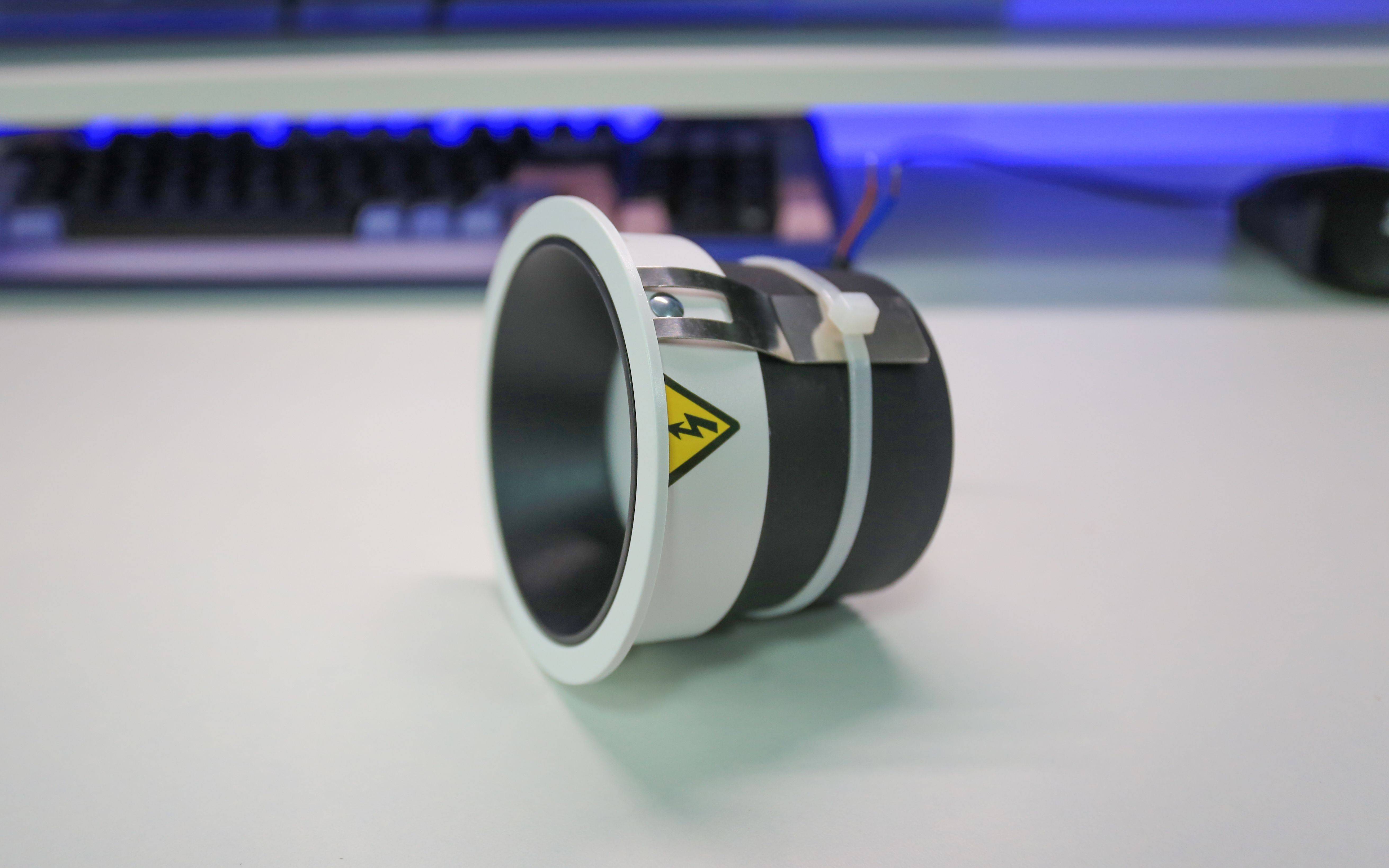 Yeelight 易来智能筒灯：嵌入式设计与防眩光技术在客厅 LED 照明