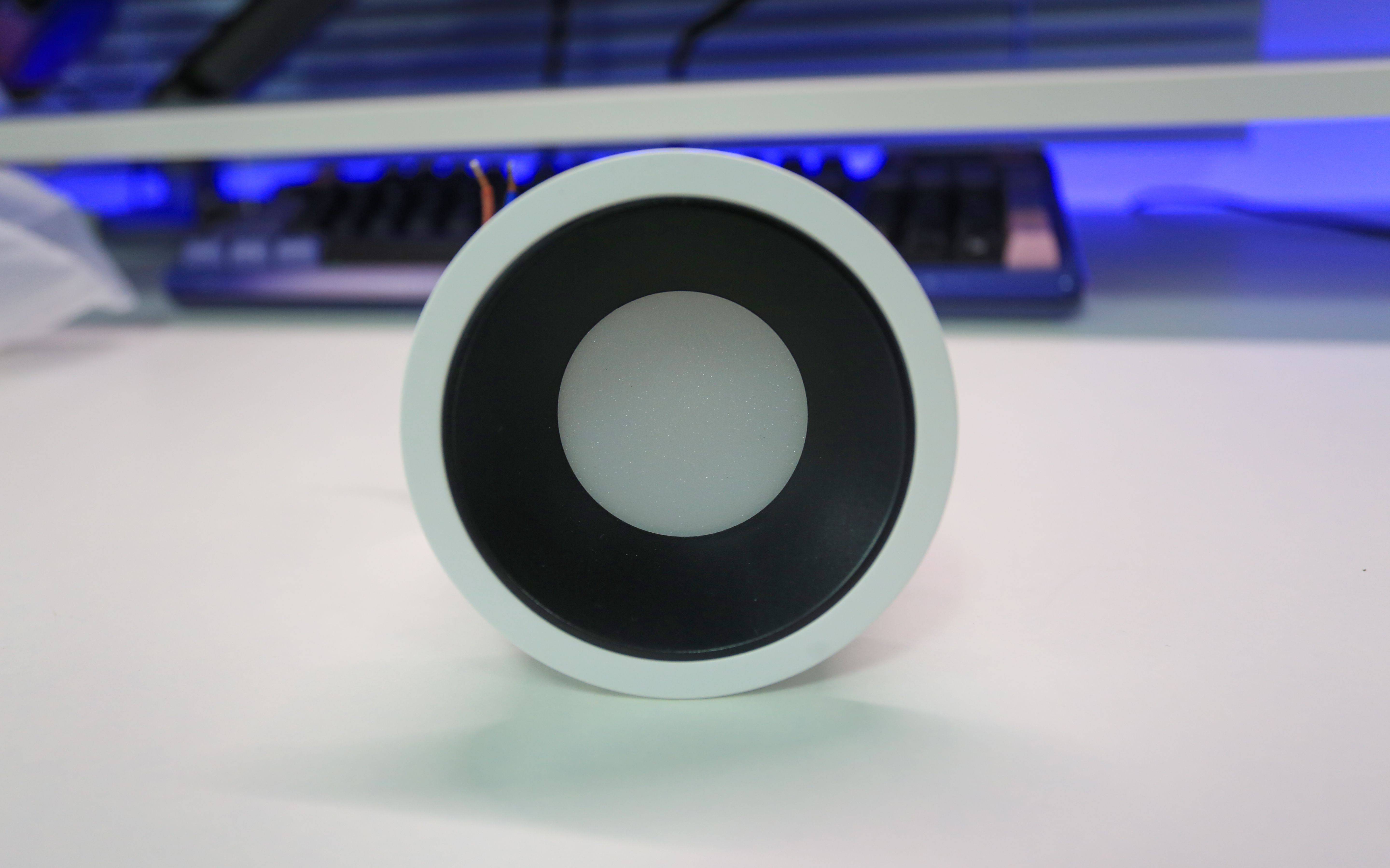 Yeelight 易来智能筒灯：嵌入式设计与防眩光技术在客厅 LED 照明