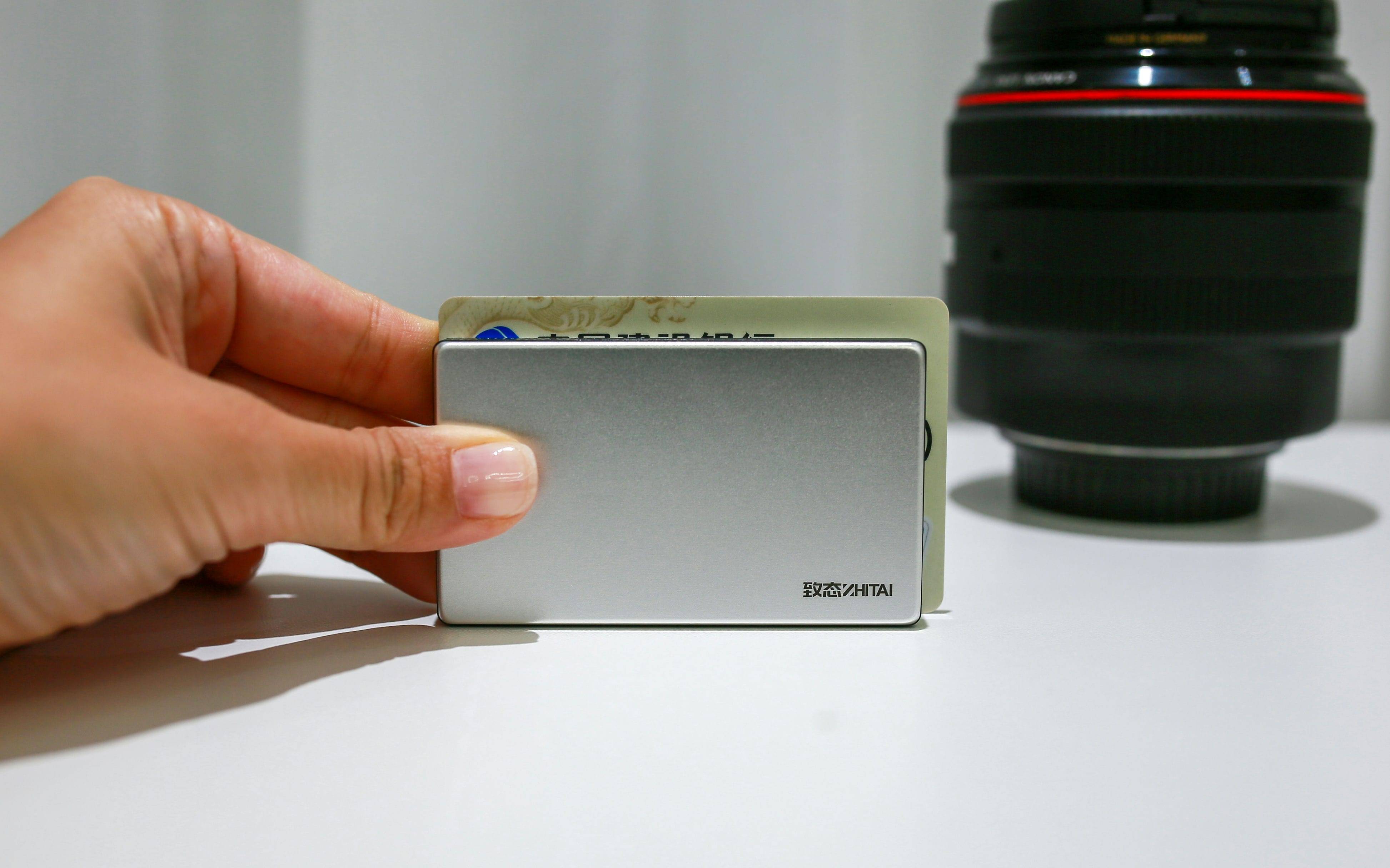 存储利器2000MB/s高速读写—致态灵·先锋版移动固态硬盘存储体验