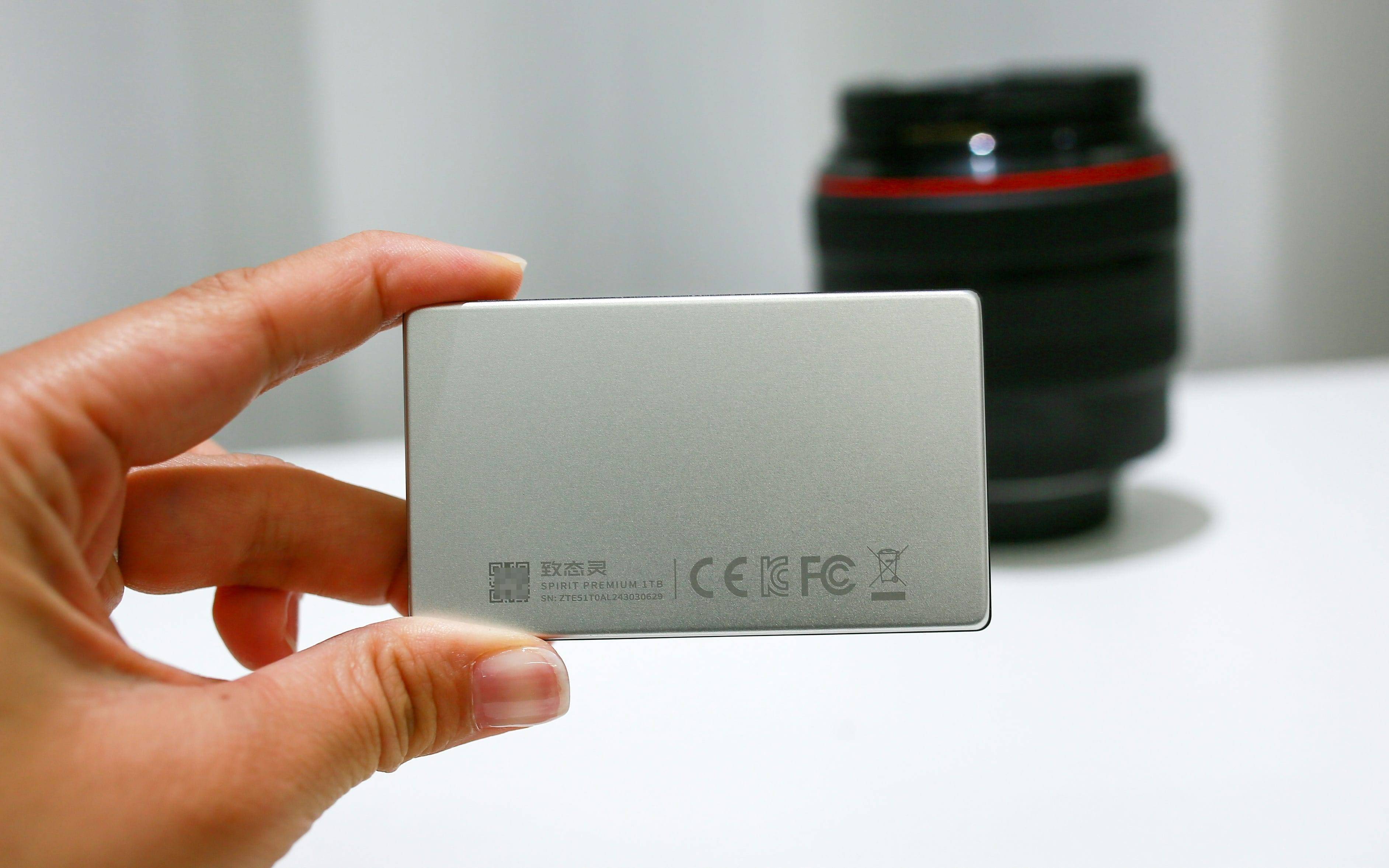 存储利器2000MB/s高速读写—致态灵·先锋版移动固态硬盘存储体验