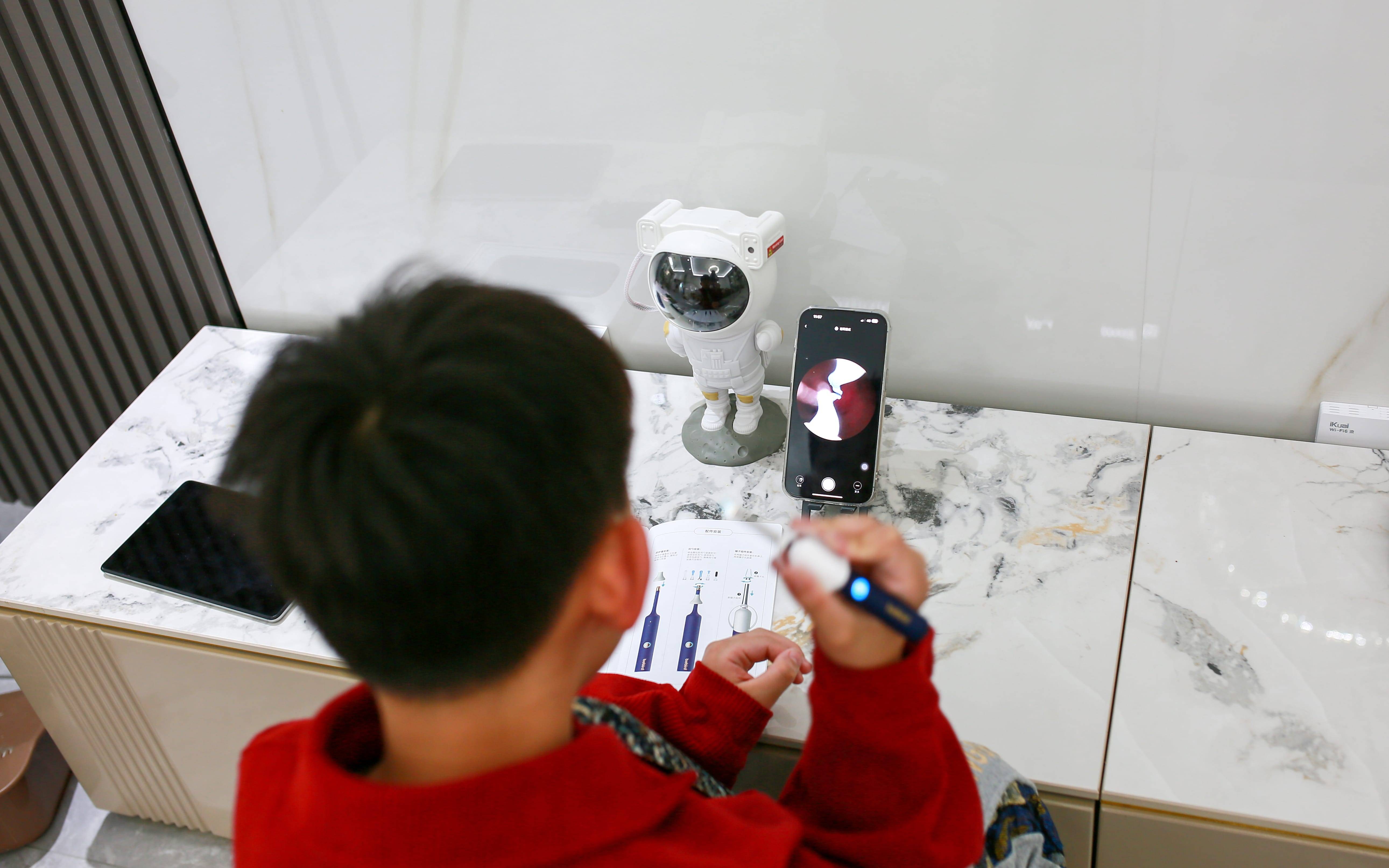 蜂鸟可视挖耳勺：大人孩子都适用，安全柔软，轻松解决掏耳烦恼！