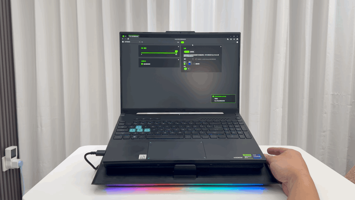 自适应智能控温,核心直降38°C——雷蛇(Razer)笔记本散热底座