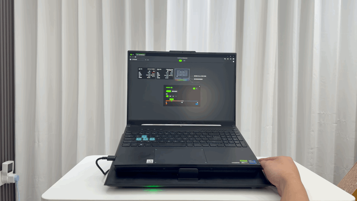 自适应智能控温,核心直降38°C——雷蛇(Razer)笔记本散热底座