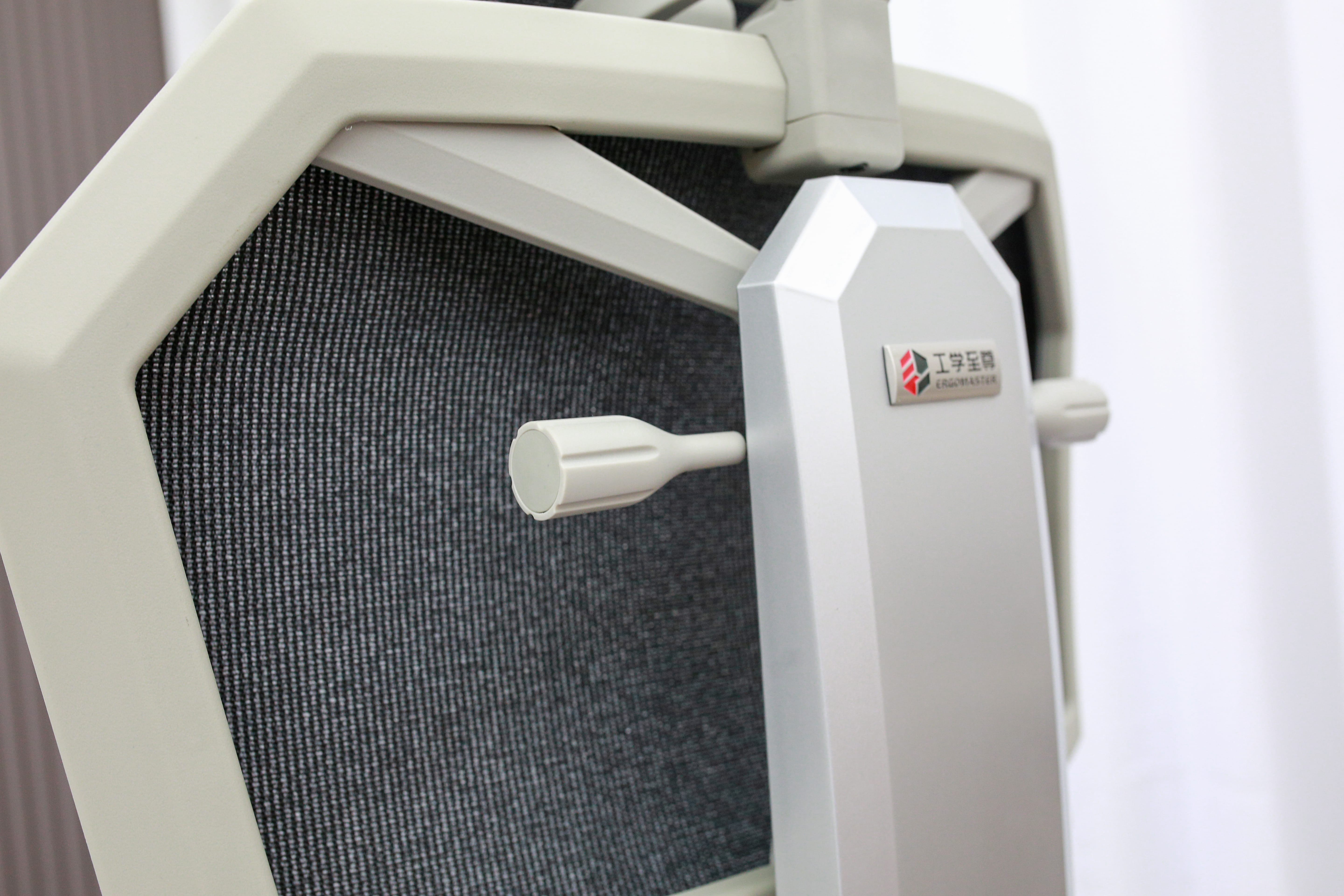 久坐党真的别硬扛了…换把椅子，腰会谢谢你（享耀家工学至尊A8真实体验）