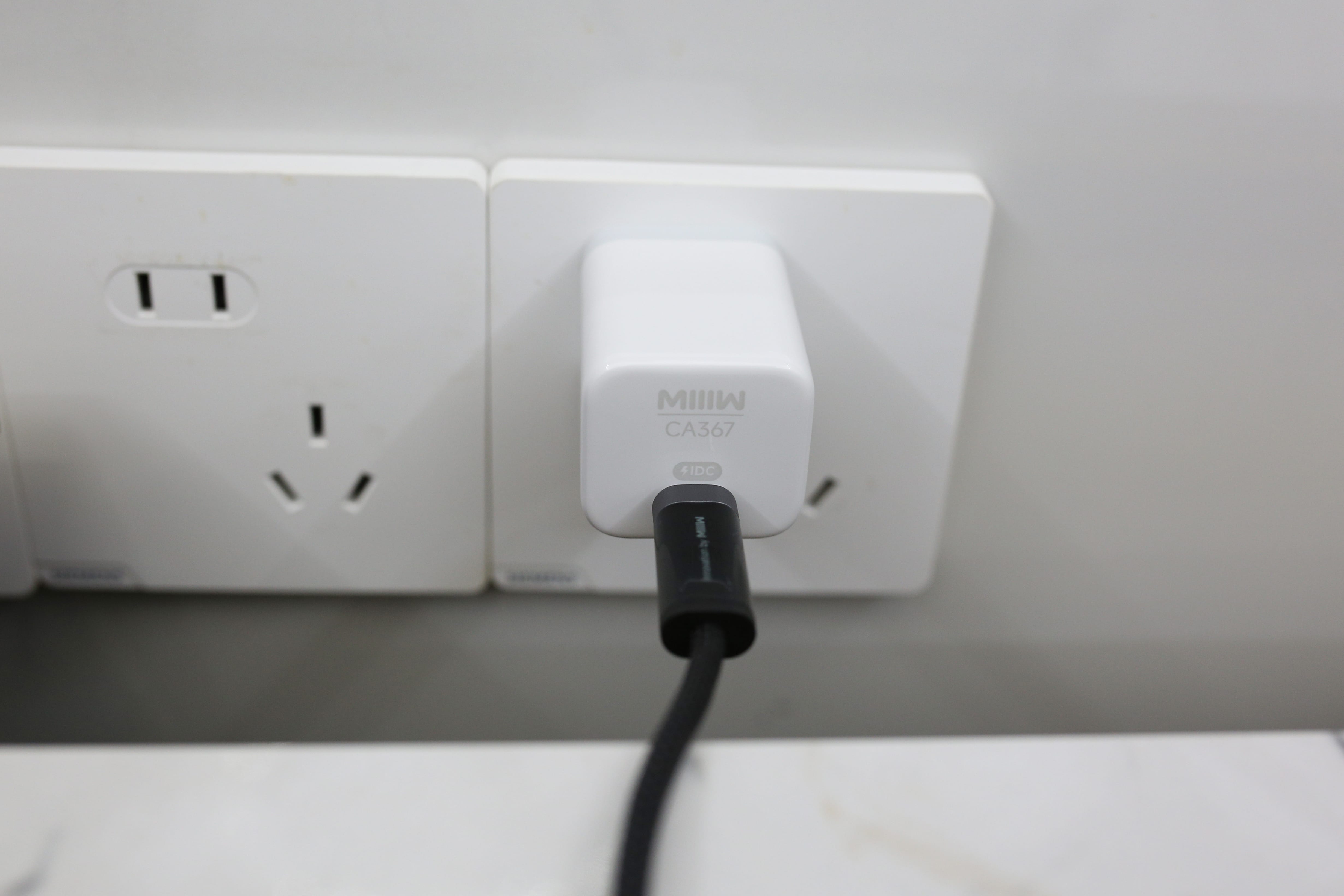 出差党 + 游戏党 + 数码控的桌面三件套——从鼠标到充电，真香