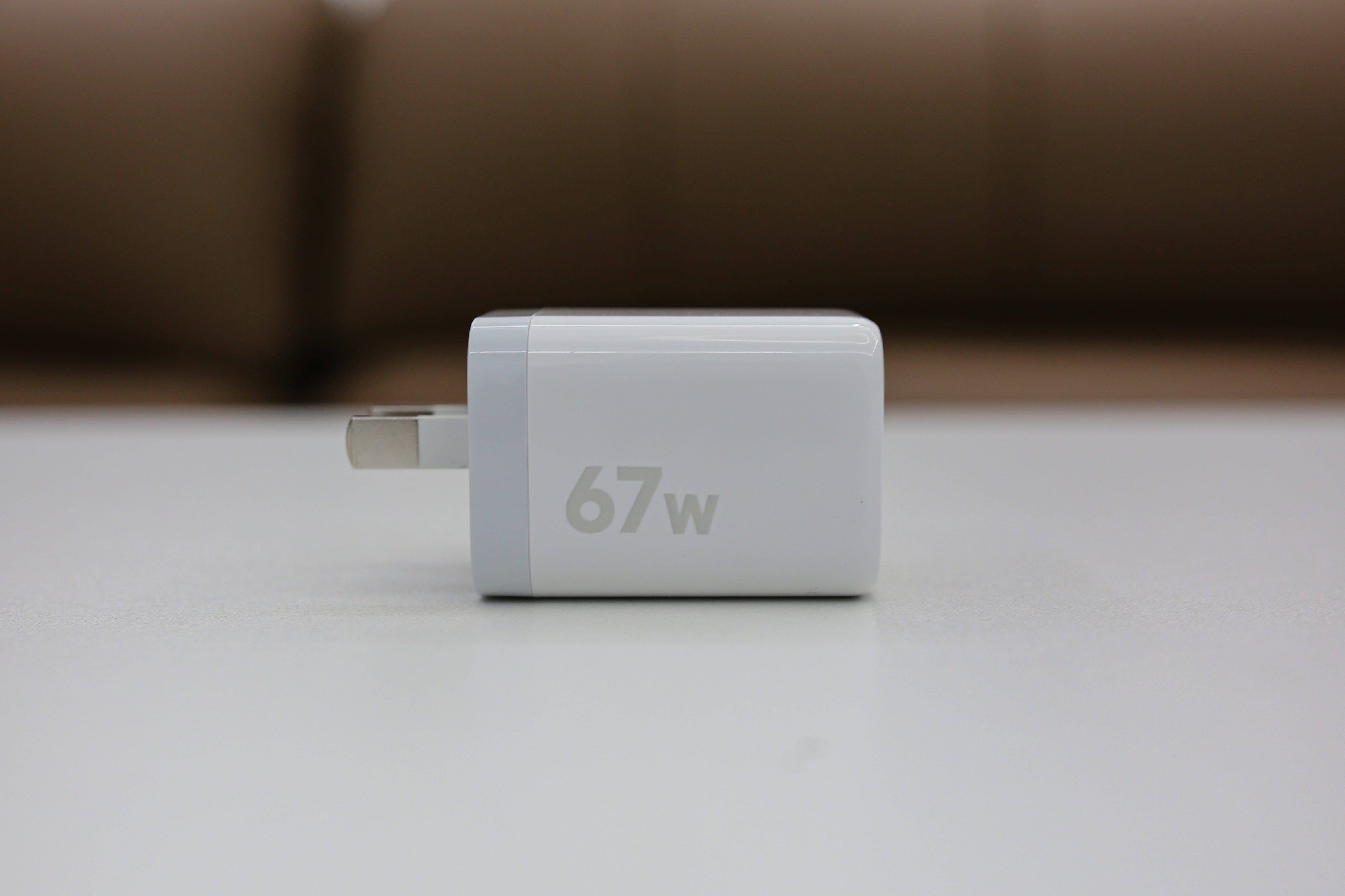 出差党 + 游戏党 + 数码控的桌面三件套——从鼠标到充电，真香