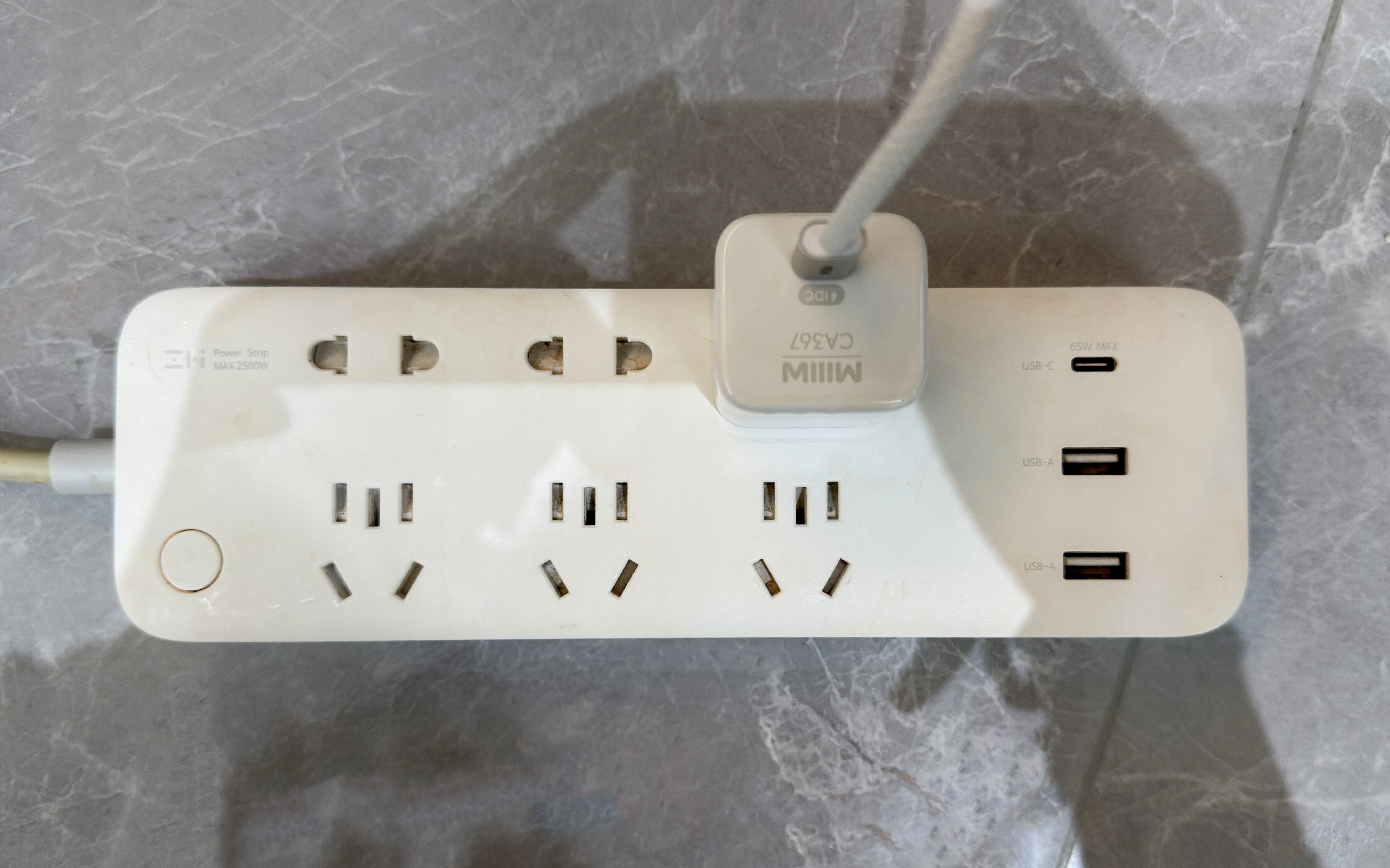 出差党 + 游戏党 + 数码控的桌面三件套——从鼠标到充电，真香