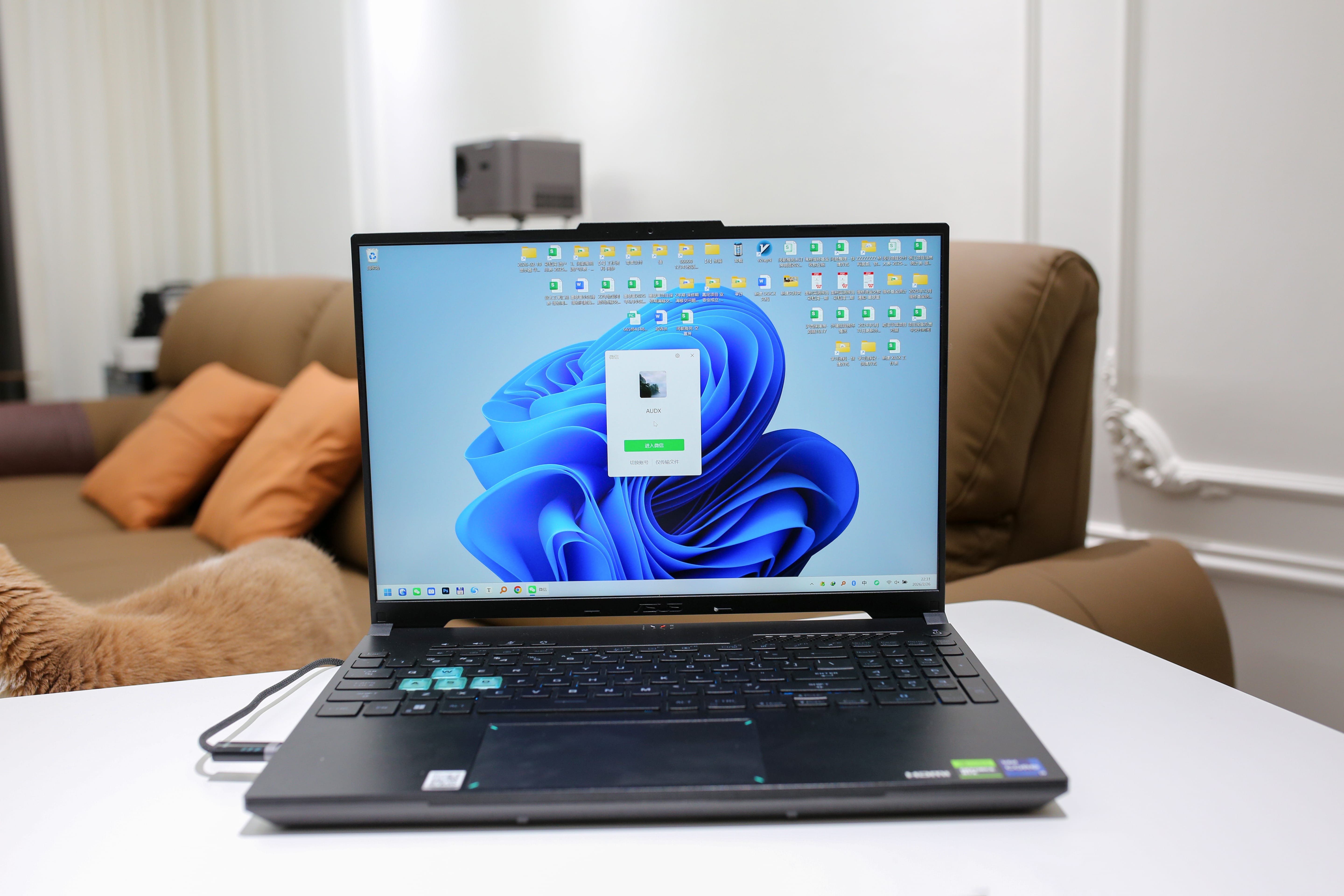 出差党 + 游戏党 + 数码控的桌面三件套——从鼠标到充电，真香