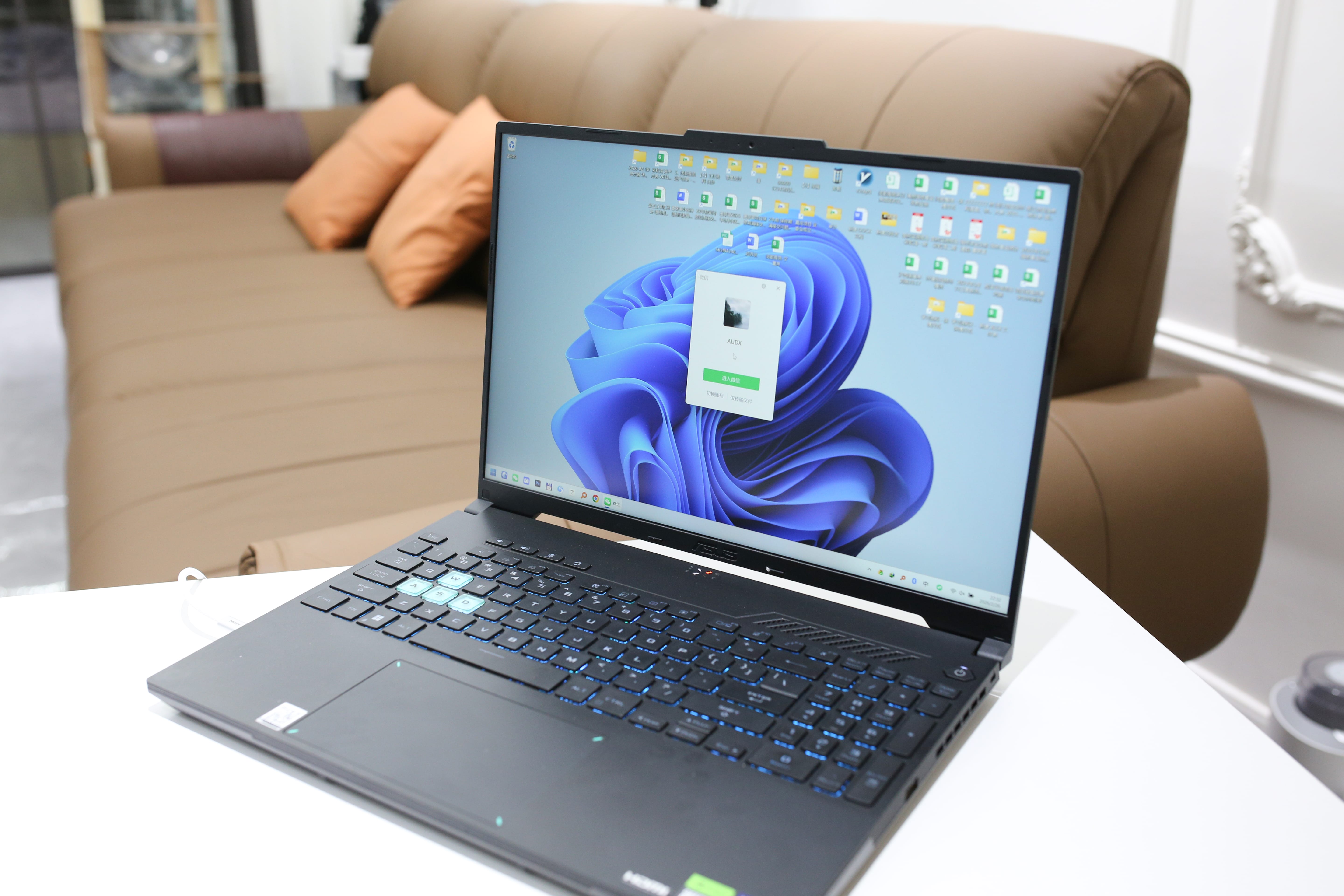 出差党 + 游戏党 + 数码控的桌面三件套——从鼠标到充电，真香