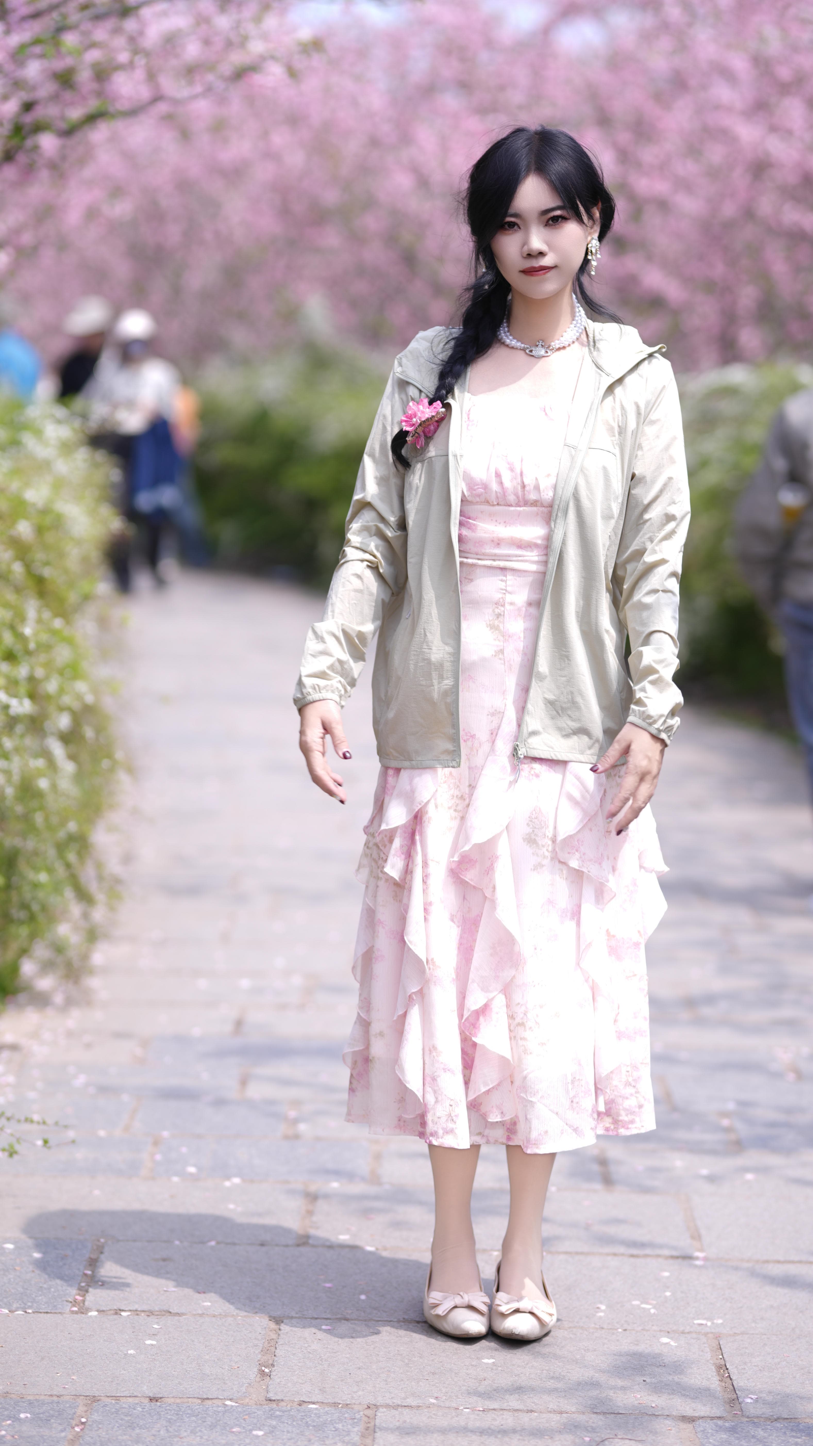 春天出门到底需不需要一件防晒衣？我穿这件黄金迷雾色后的感受