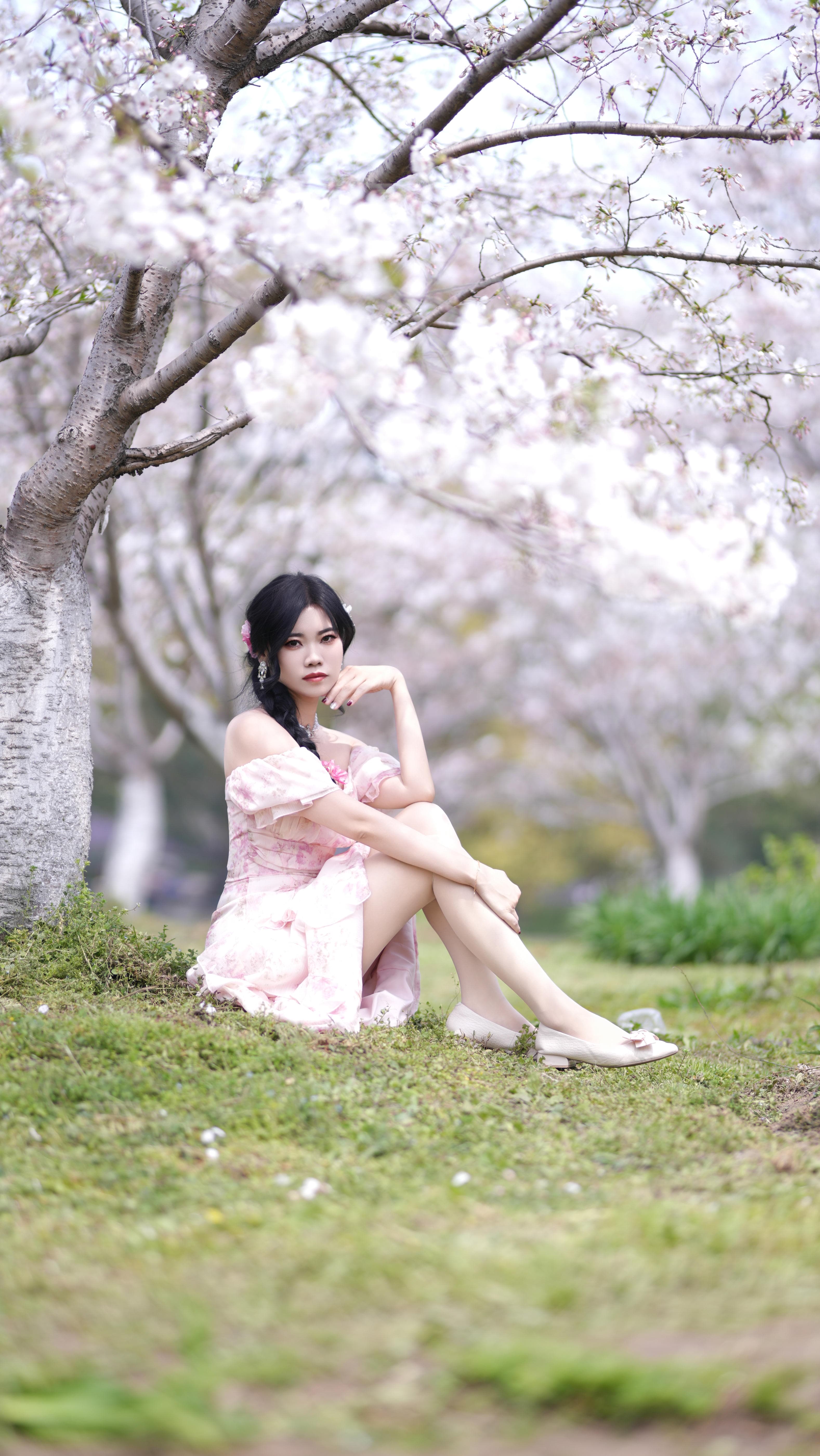 春天出门到底需不需要一件防晒衣？我穿这件黄金迷雾色后的感受