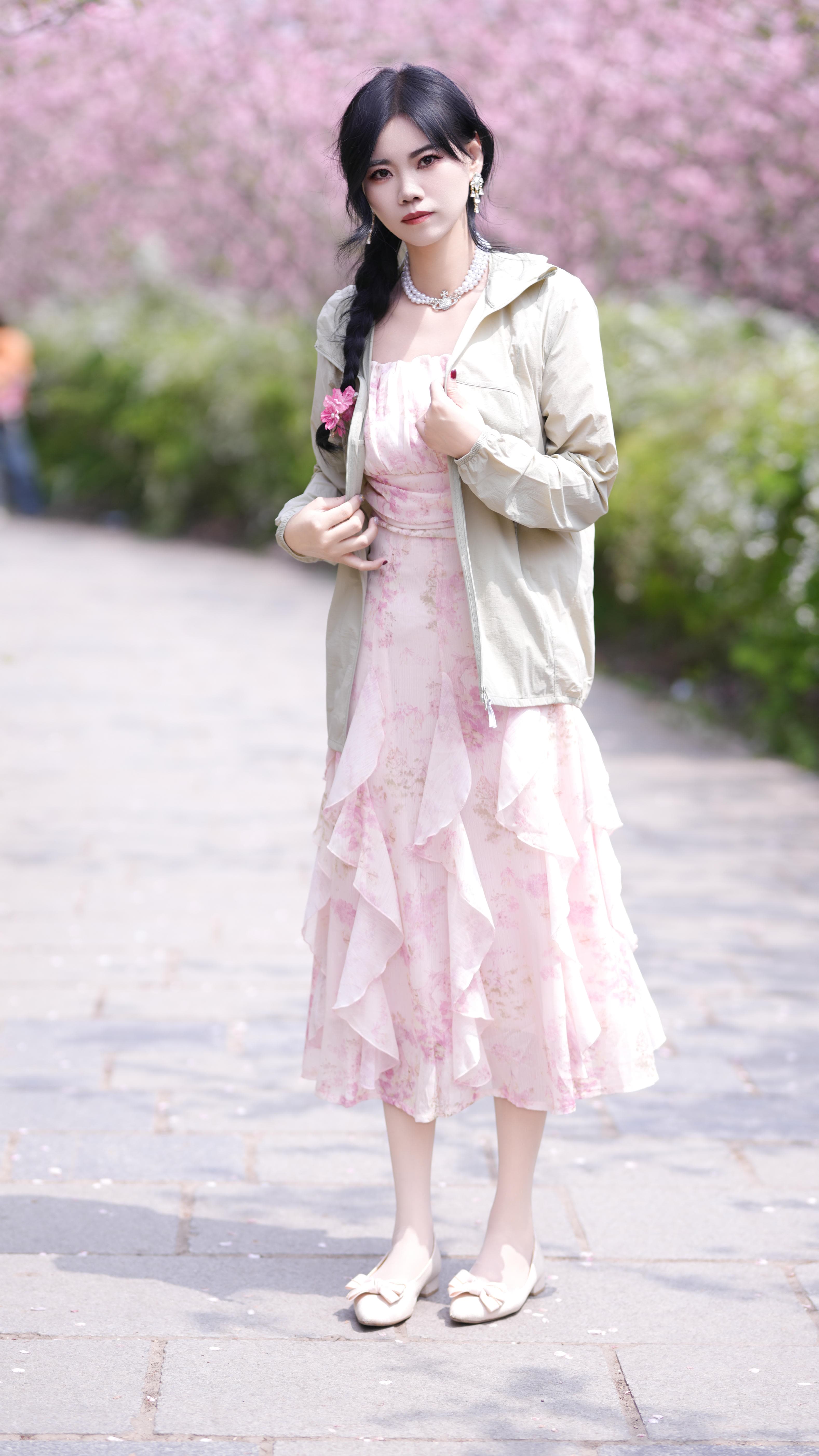 春天出门到底需不需要一件防晒衣？我穿这件黄金迷雾色后的感受