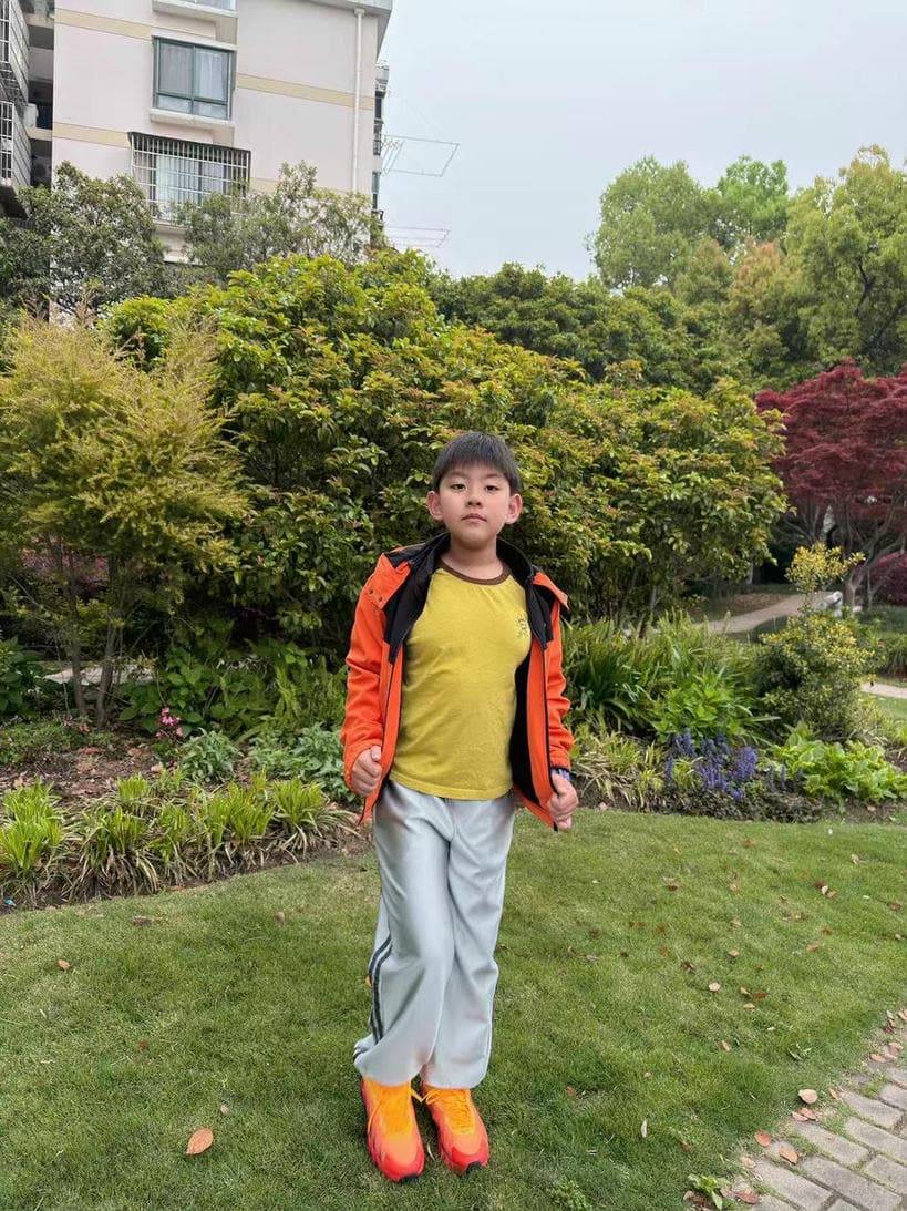 我跟儿子一人入了一件黑冰软壳，没想到最好穿的是它