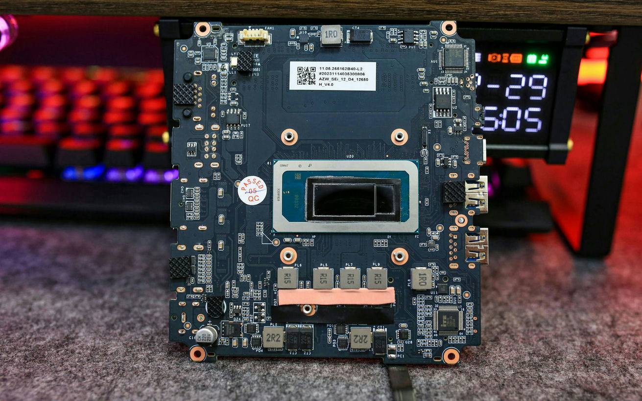 两千块升级到12代 I7-12650H，生产力提升了多少？——零刻SEi 12拆机评测