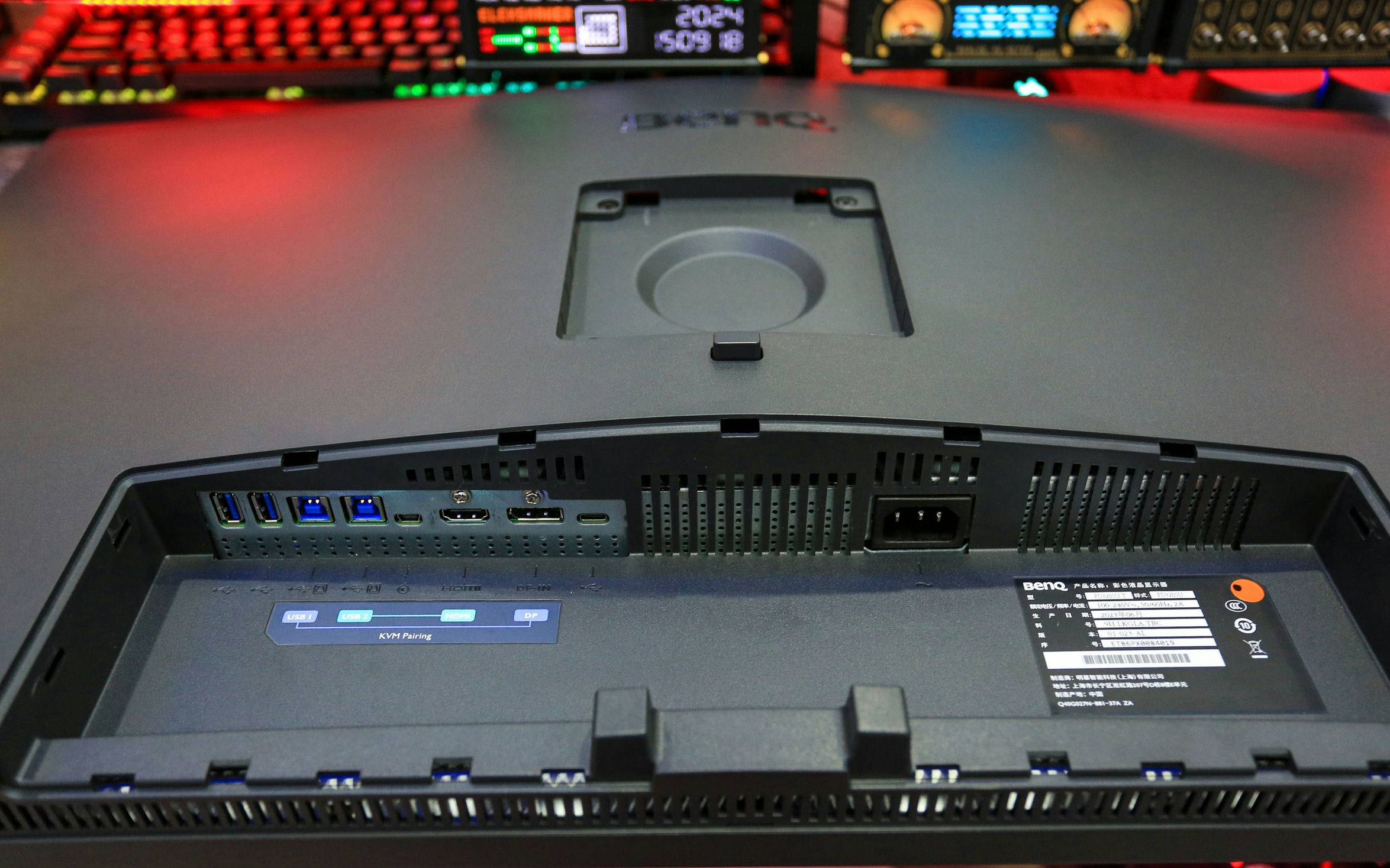 32寸4K广色域10Bit屏幕，色彩精准展示：明基PD3205U测评