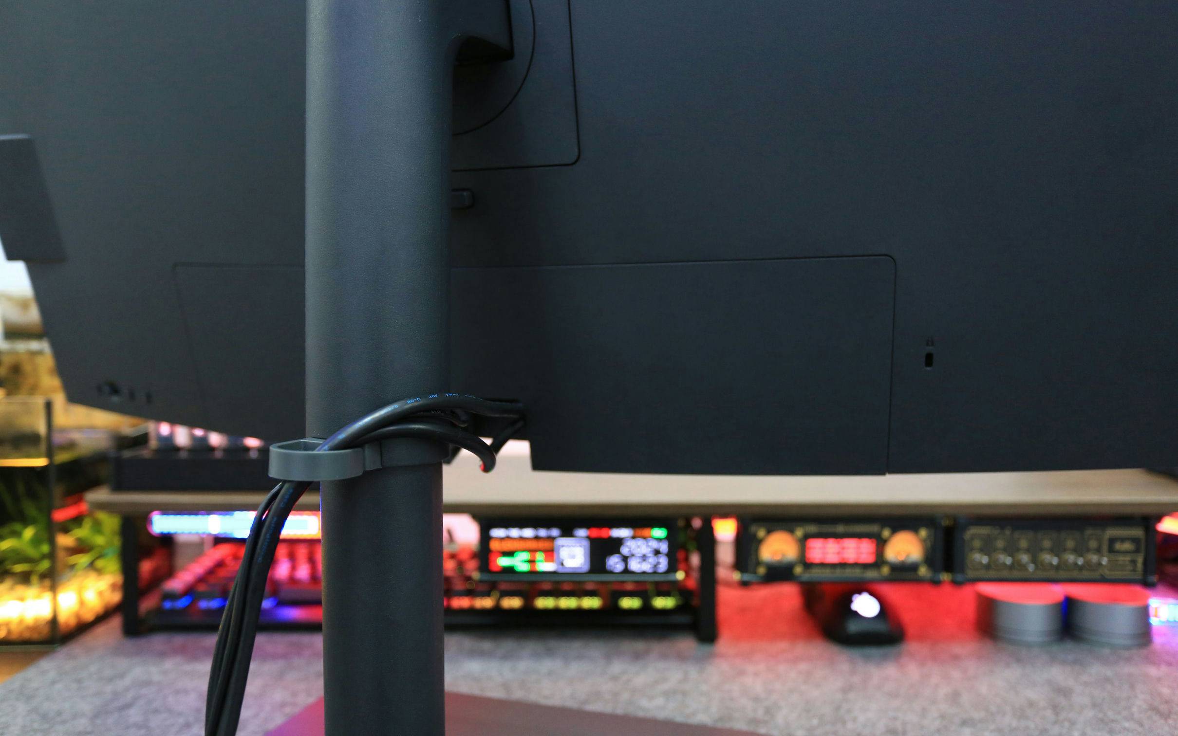 32寸4K广色域10Bit屏幕，色彩精准展示：明基PD3205U测评