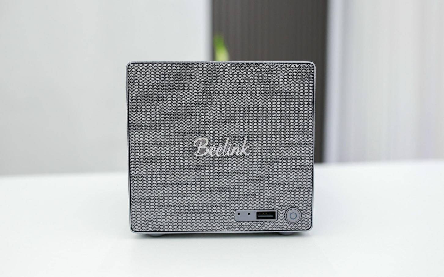 从颜值到性能都在线，飞牛正统加持——零刻 ME Pro体验