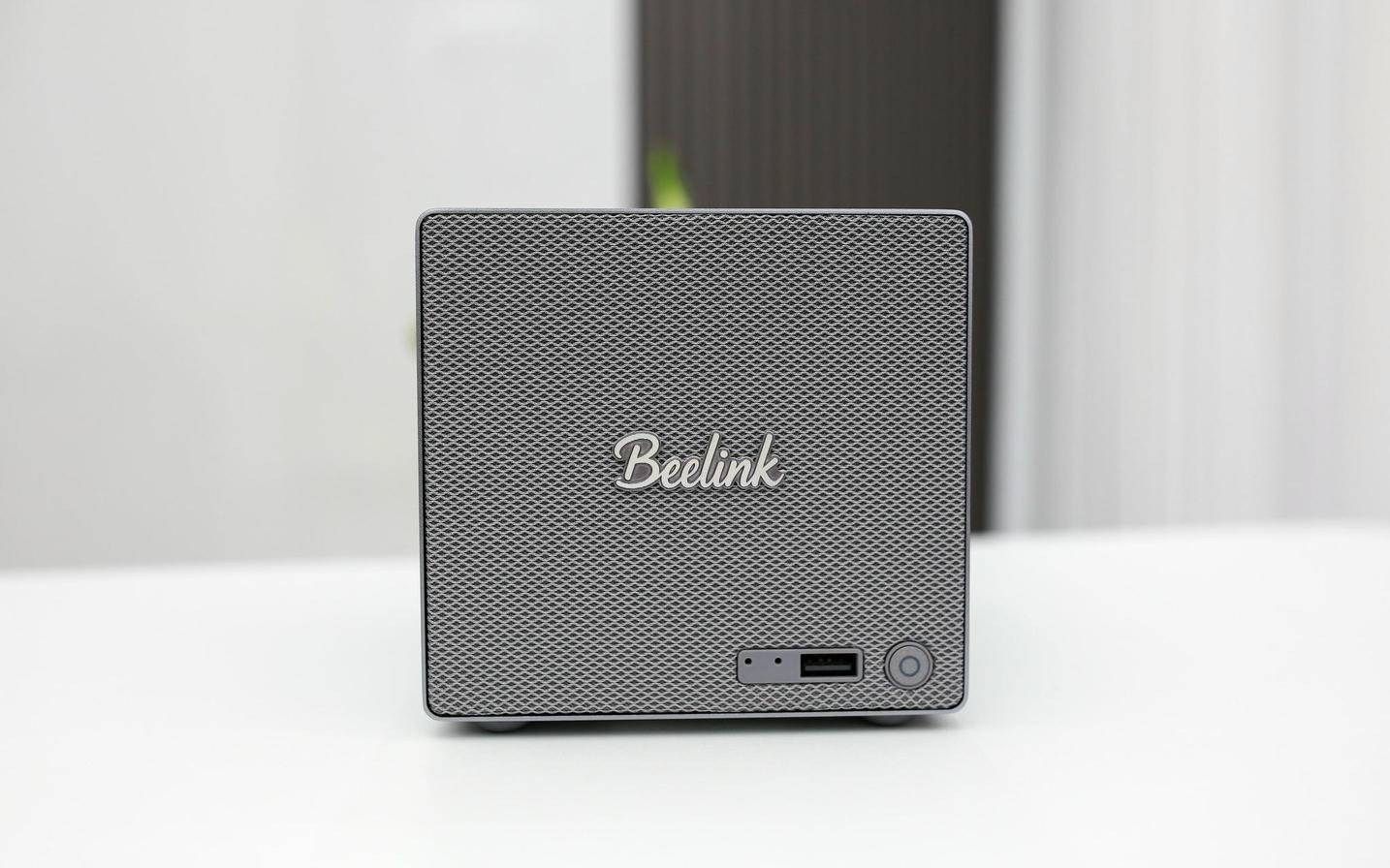 从颜值到性能都在线，飞牛正统加持——零刻 ME Pro体验