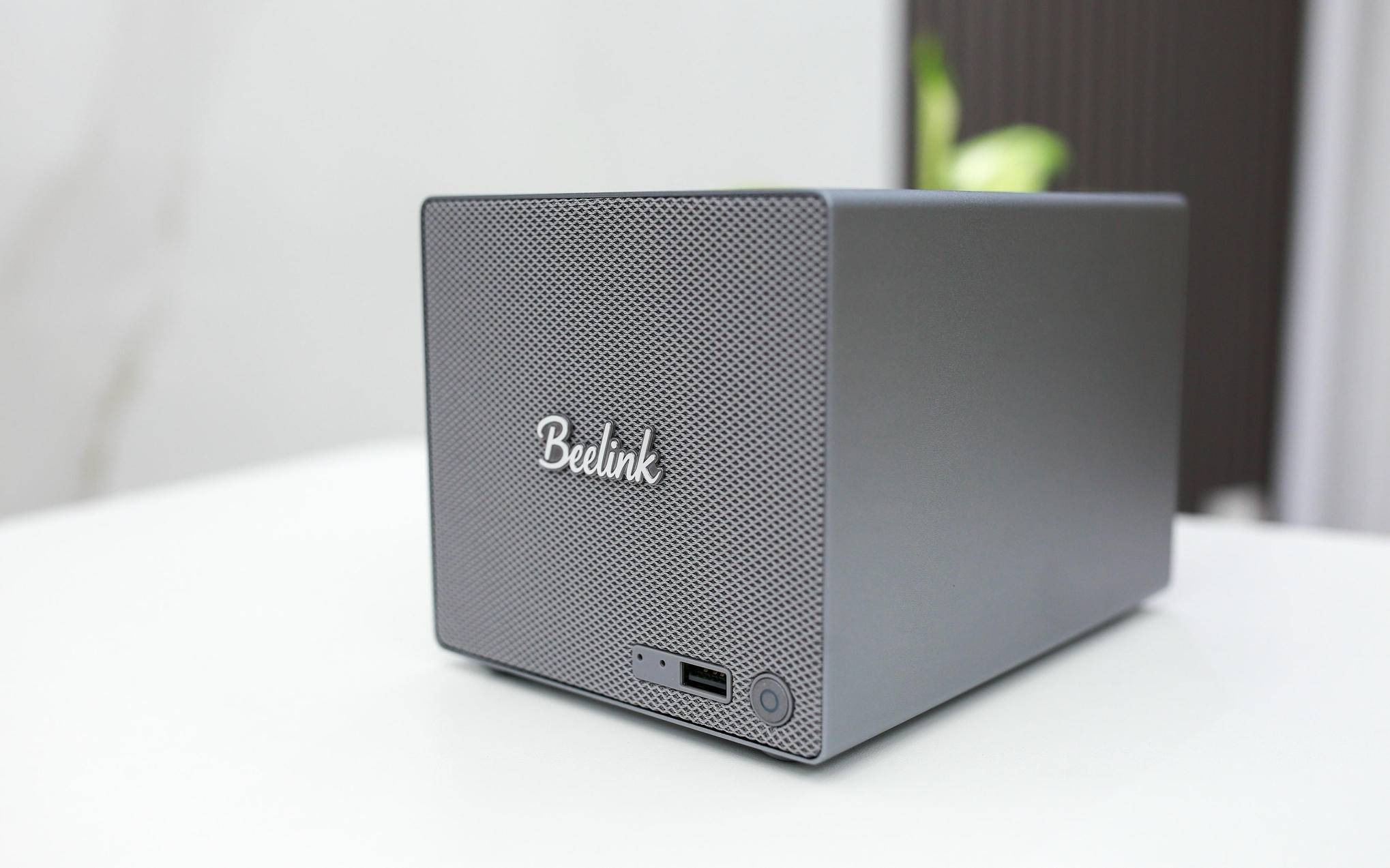 从颜值到性能都在线，飞牛正统加持——零刻 ME Pro体验