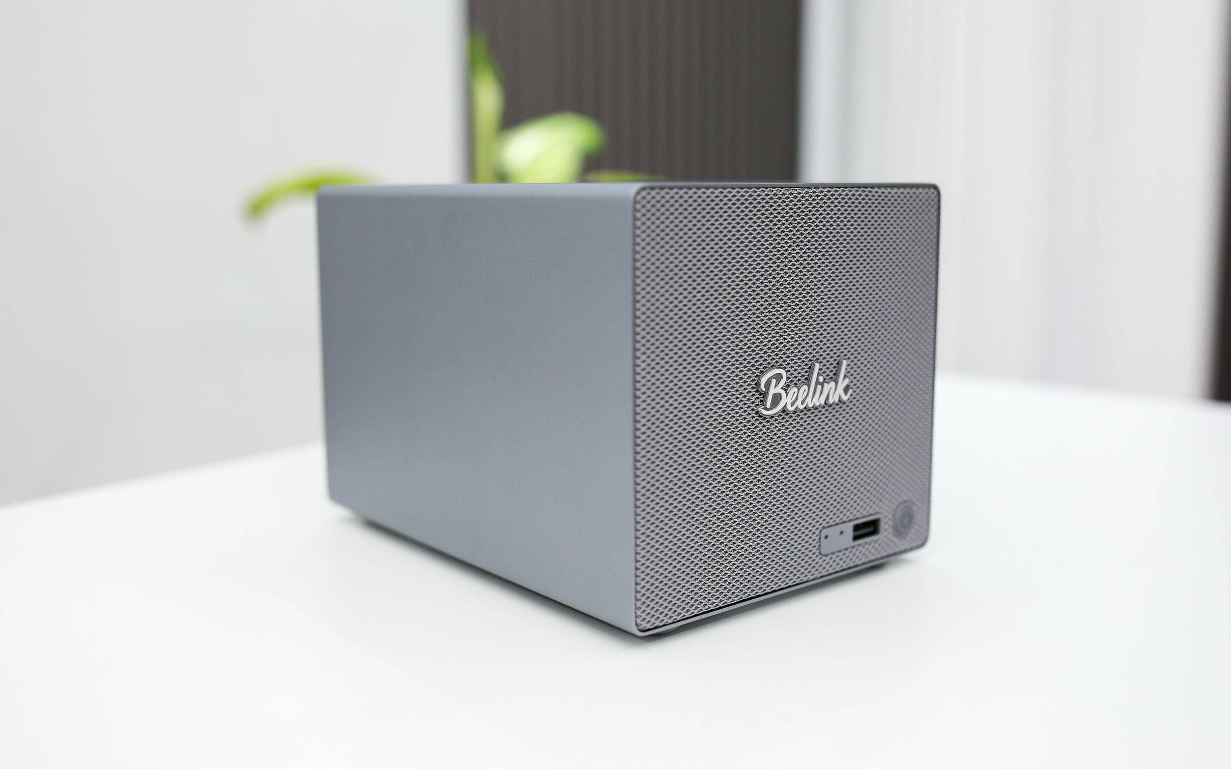 从颜值到性能都在线，飞牛正统加持——零刻 ME Pro体验