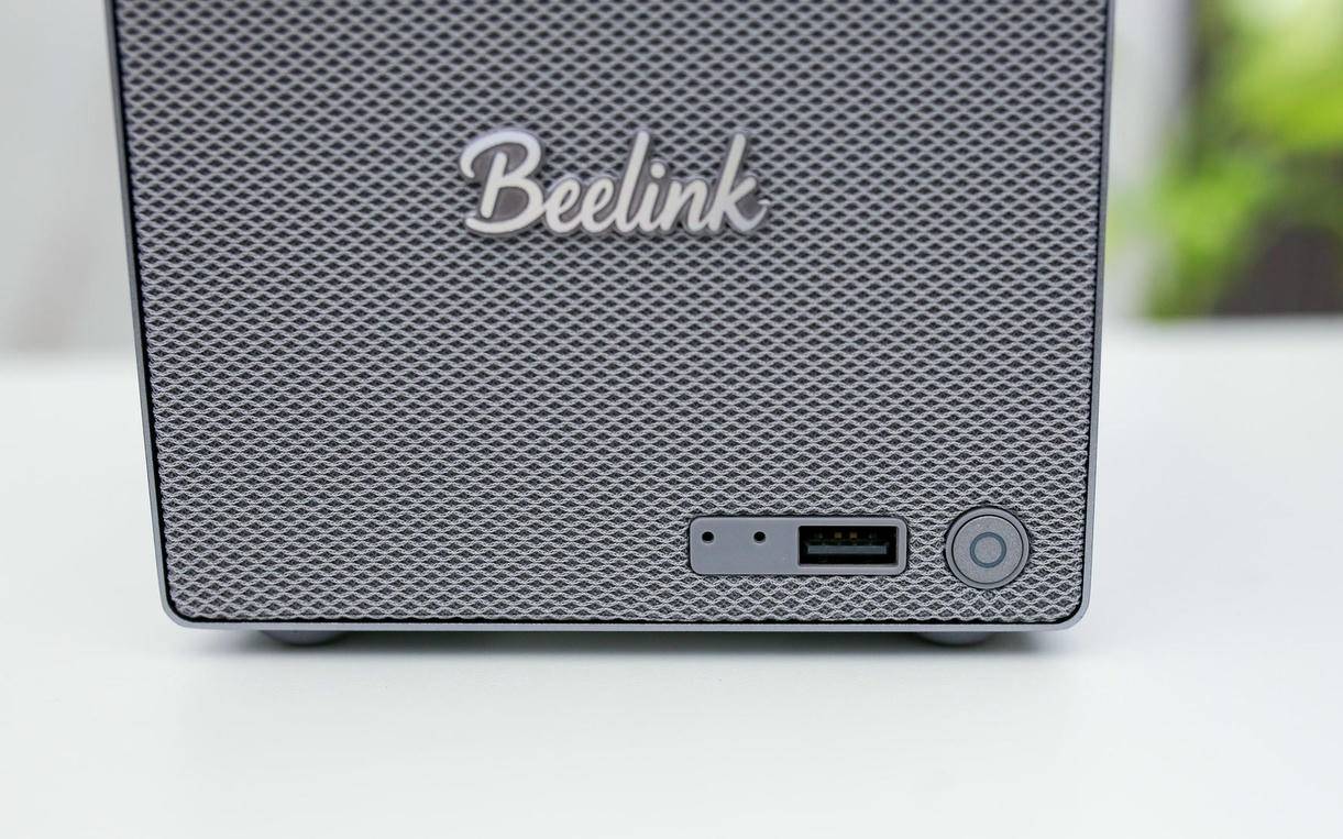 从颜值到性能都在线，飞牛正统加持——零刻 ME Pro体验