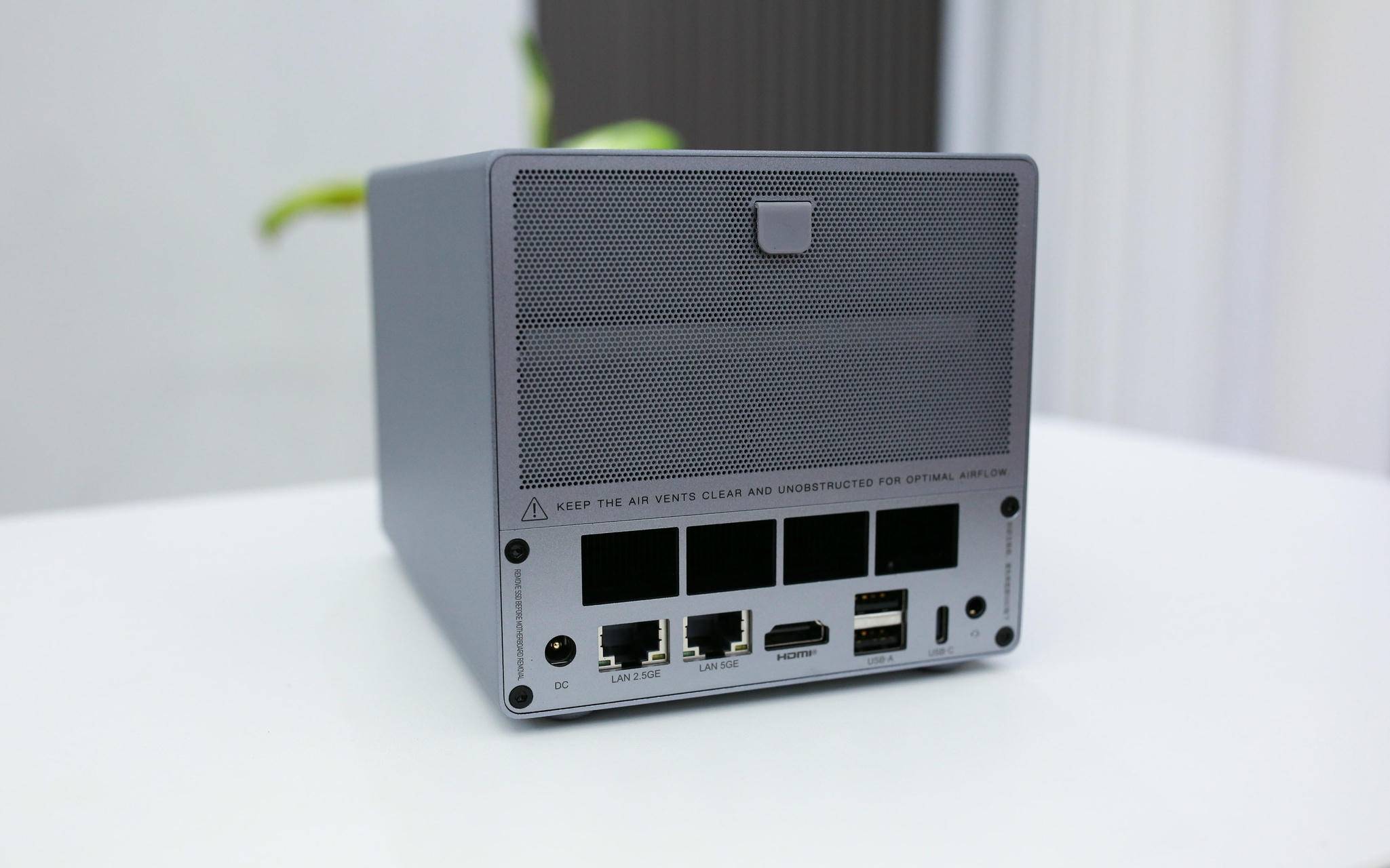 从颜值到性能都在线，飞牛正统加持——零刻 ME Pro体验