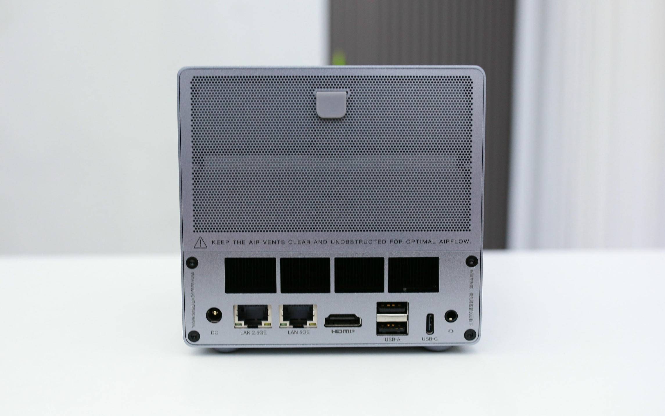 从颜值到性能都在线，飞牛正统加持——零刻 ME Pro体验