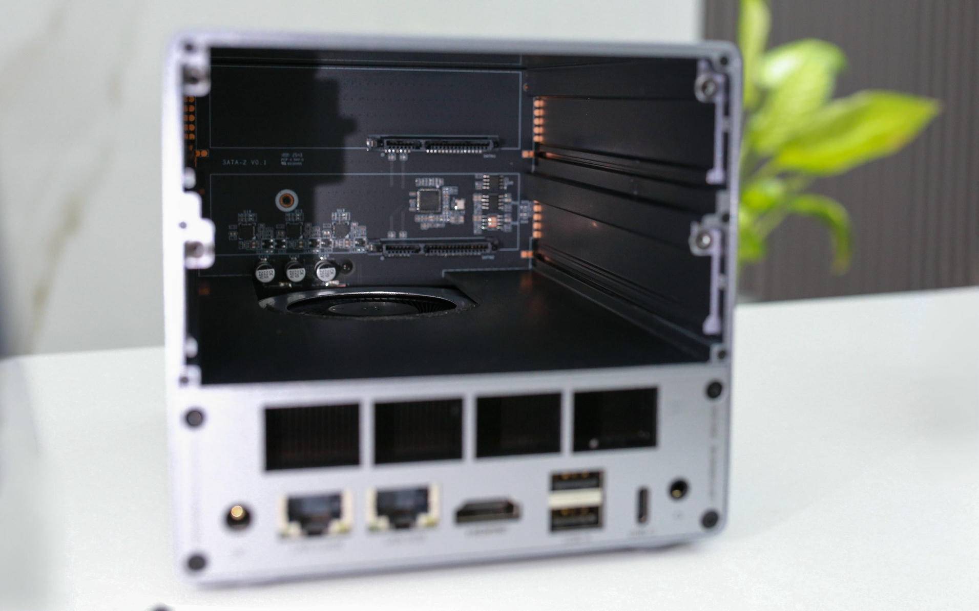 从颜值到性能都在线，飞牛正统加持——零刻 ME Pro体验