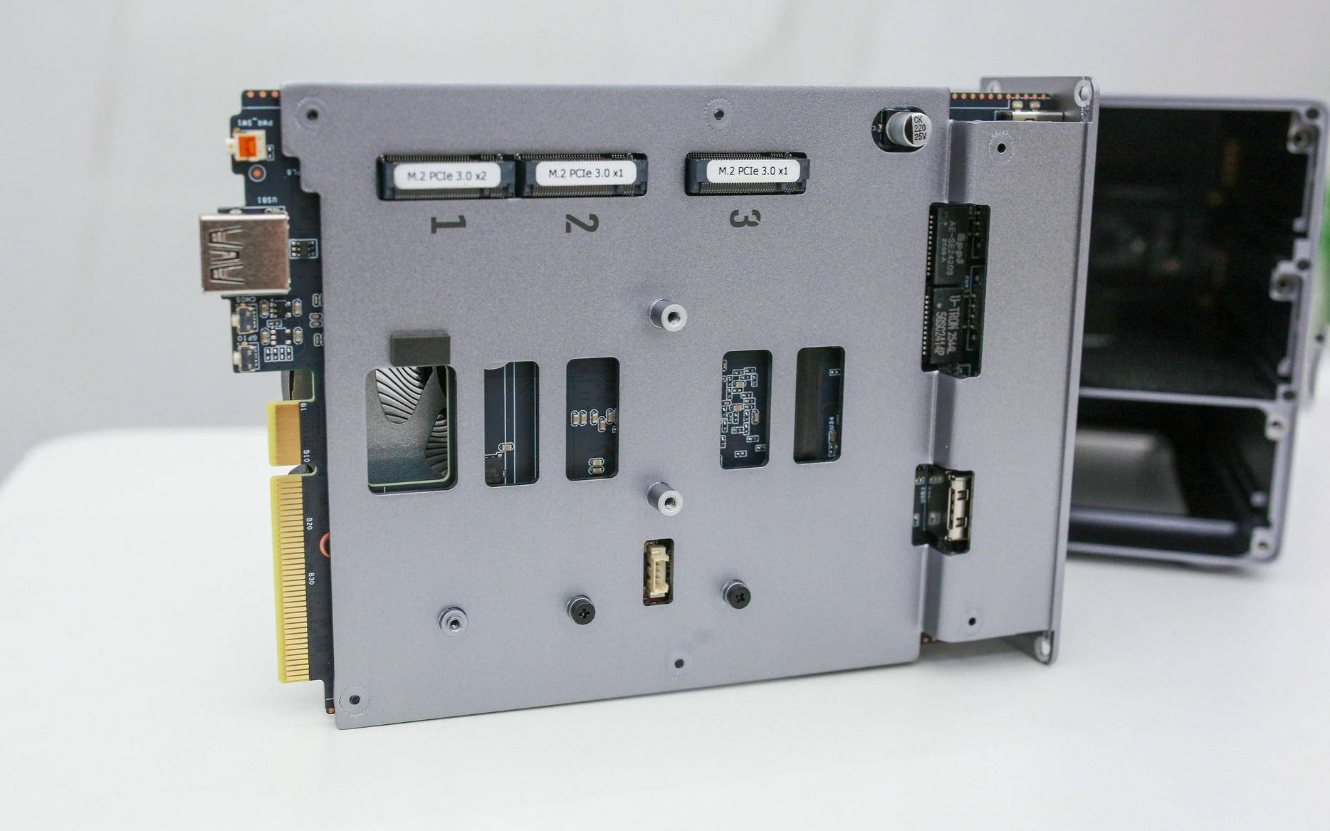 从颜值到性能都在线，飞牛正统加持——零刻 ME Pro体验