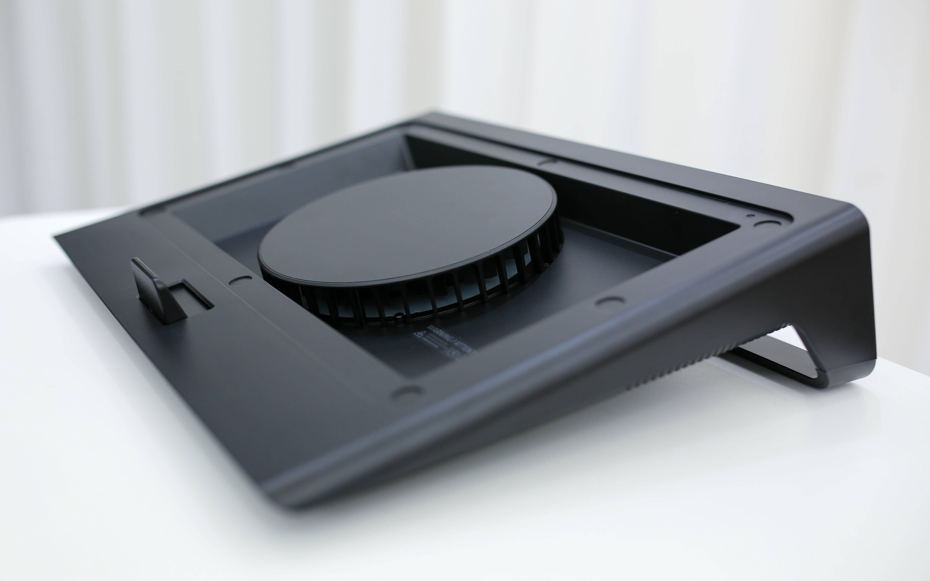 自适应智能控温，核心直降38°C——雷蛇(Razer)笔记本散热底座