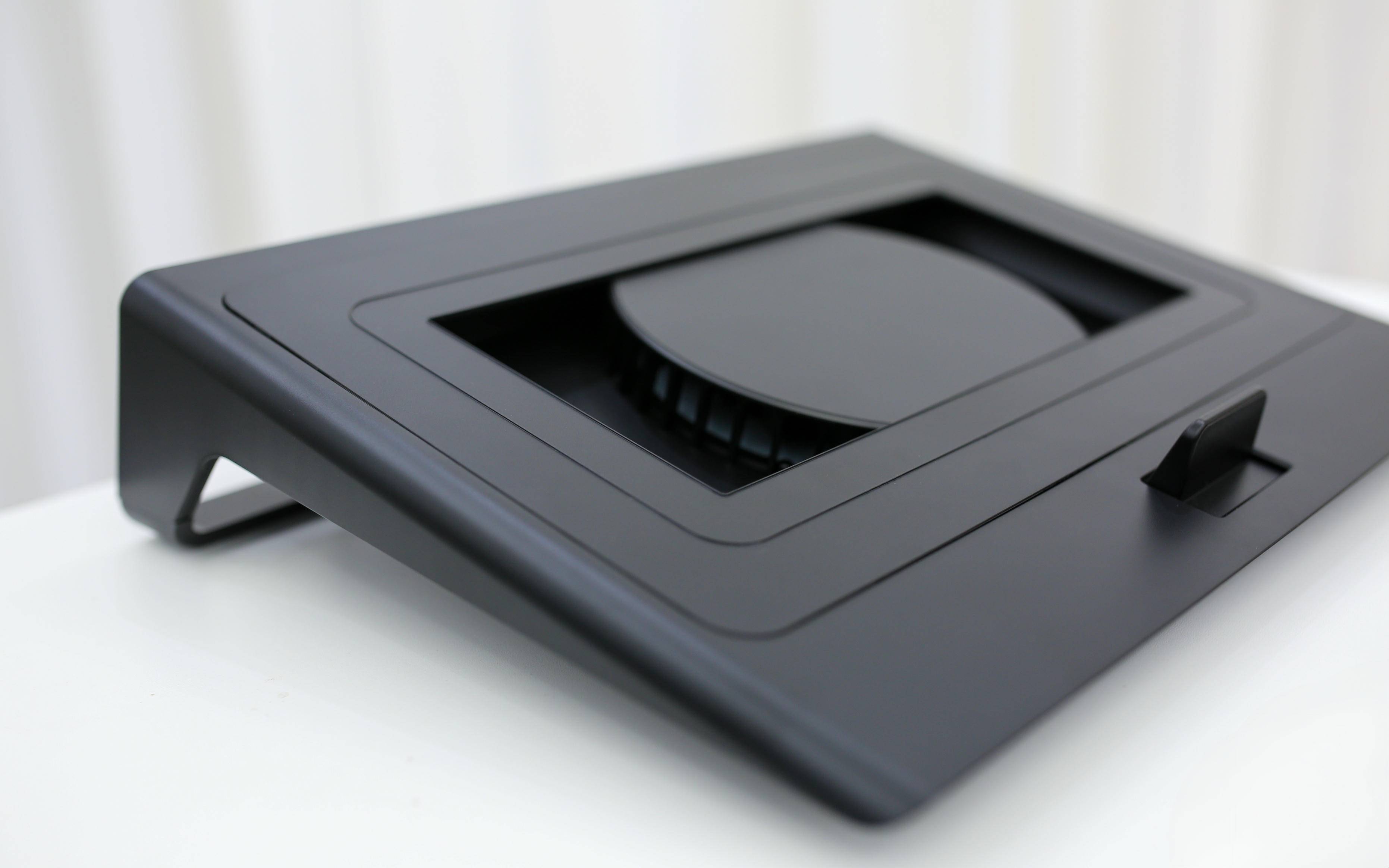 自适应智能控温，核心直降38°C——雷蛇(Razer)笔记本散热底座