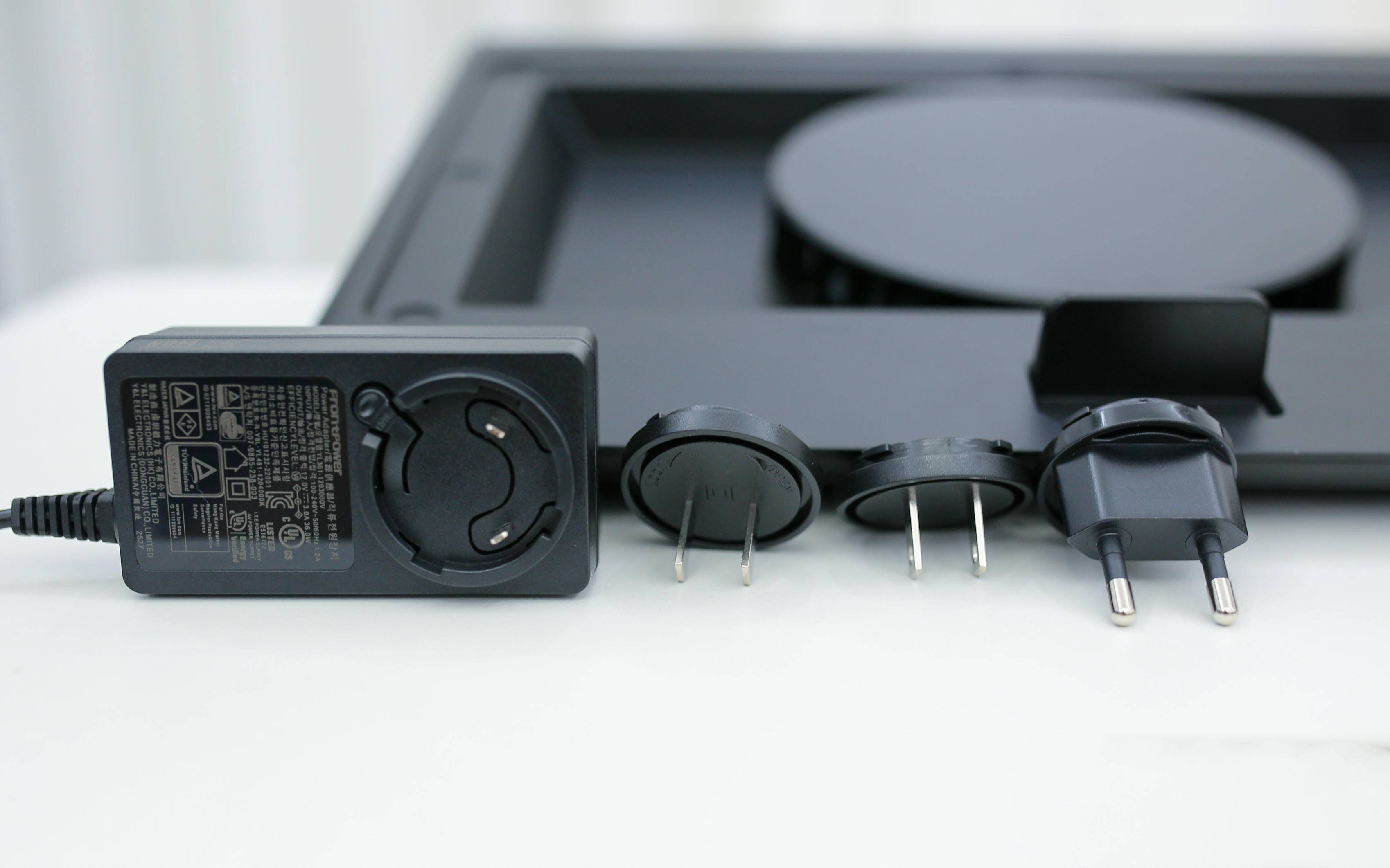 自适应智能控温，核心直降38°C——雷蛇(Razer)笔记本散热底座