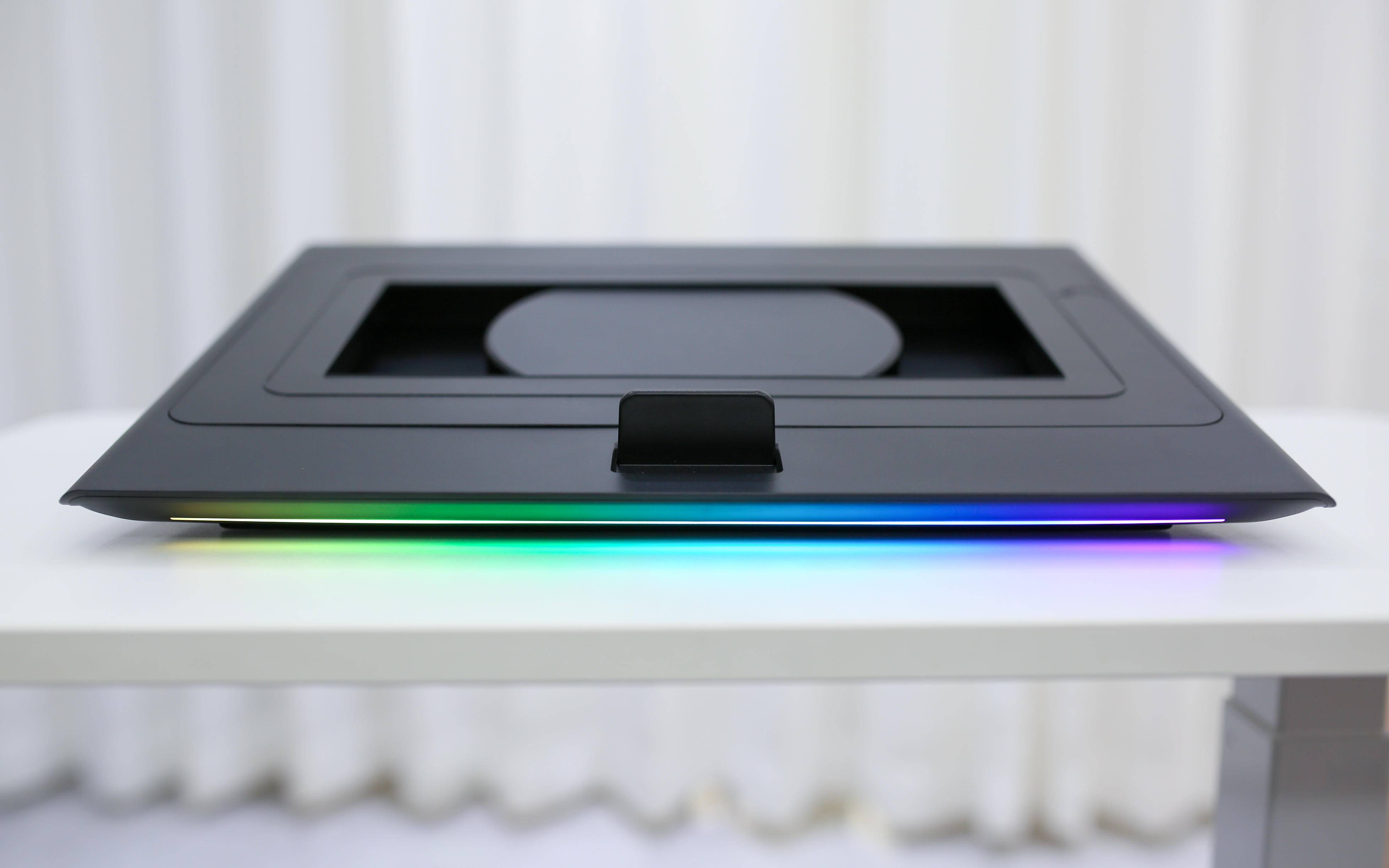 自适应智能控温，核心直降38°C——雷蛇(Razer)笔记本散热底座