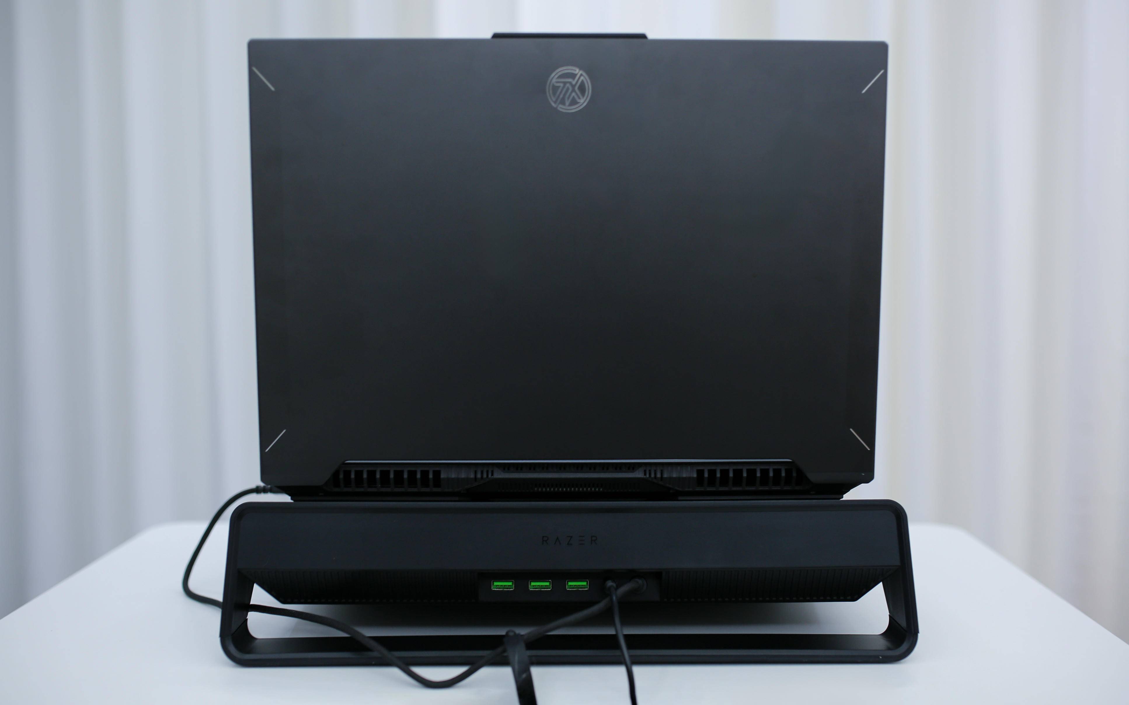 自适应智能控温，核心直降38°C——雷蛇(Razer)笔记本散热底座