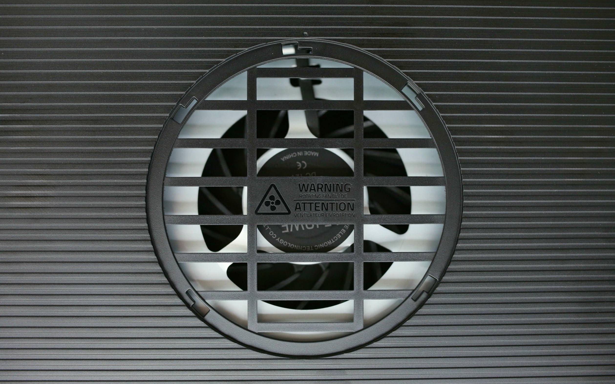 自适应智能控温，核心直降38°C——雷蛇(Razer)笔记本散热底座