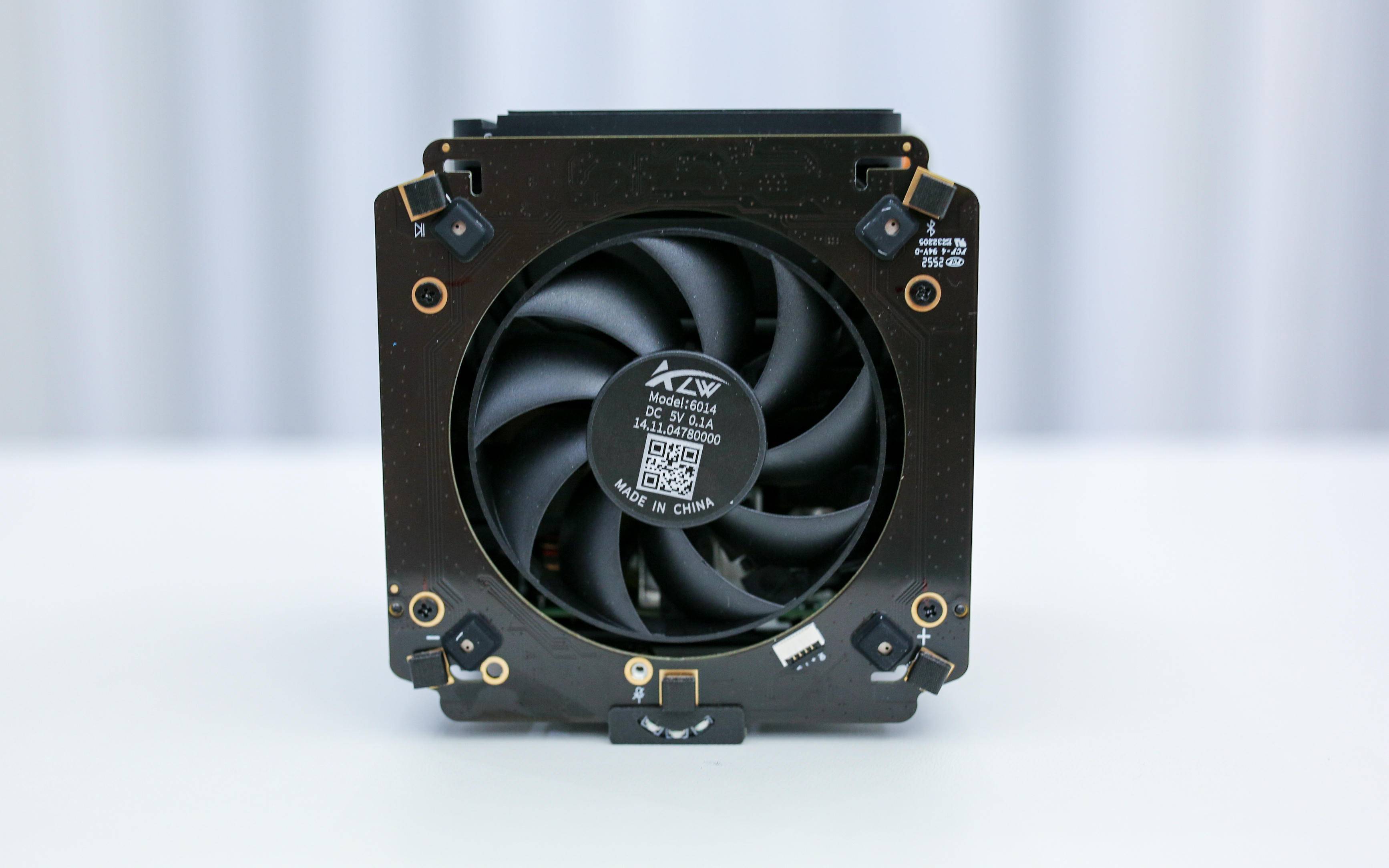 四盘位NAS级扩展坞，80Gbps全能桌面中枢——零刻Mate Pro深度评测