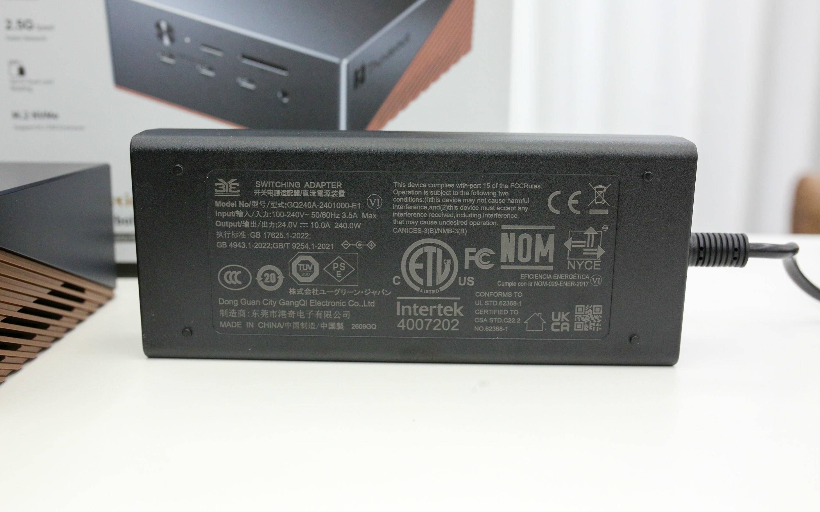 120Gbps，满血雷电5重构桌面工作流——绿联雷电5硬盘扩展坞体验