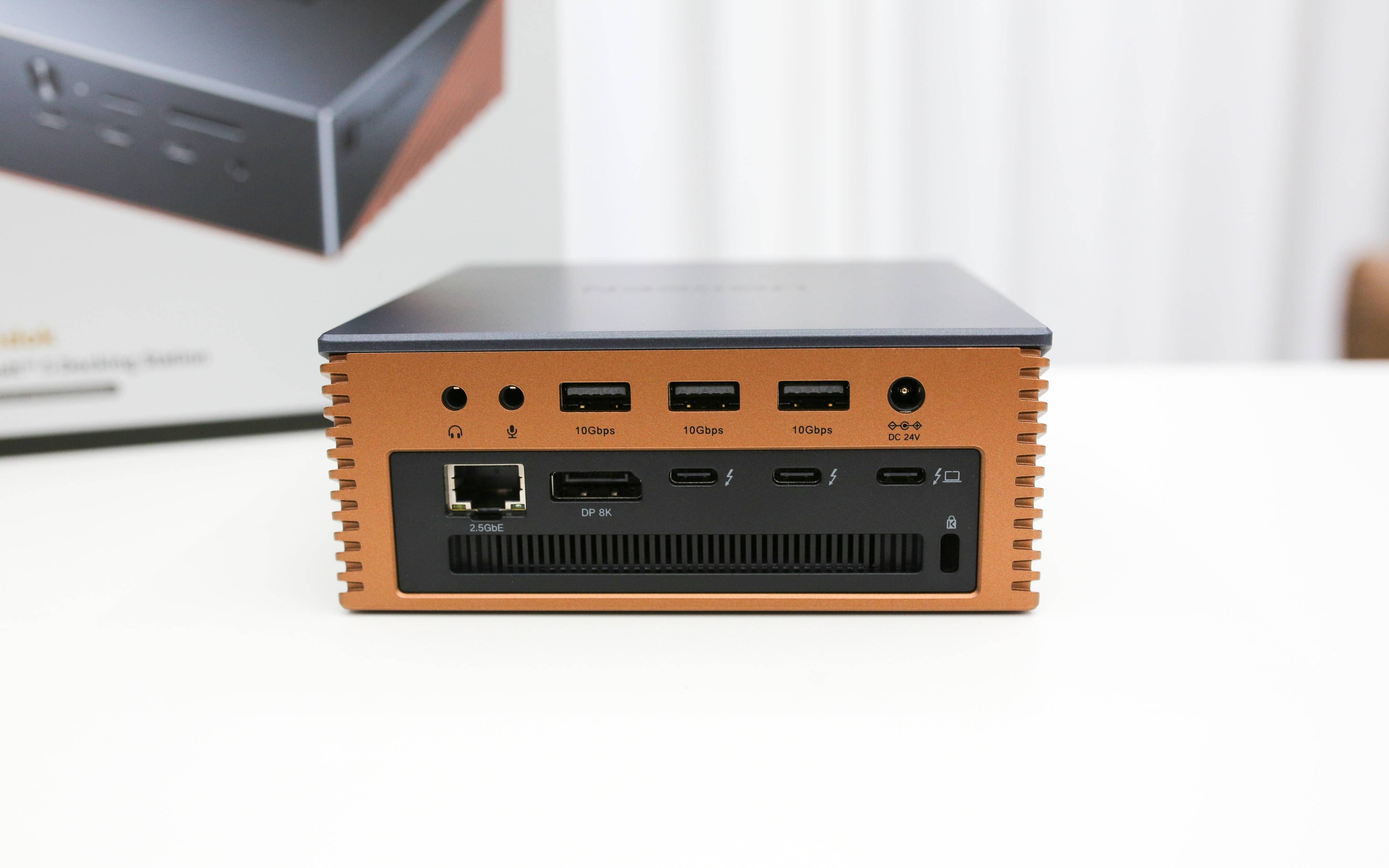 120Gbps，满血雷电5重构桌面工作流——绿联雷电5硬盘扩展坞体验
