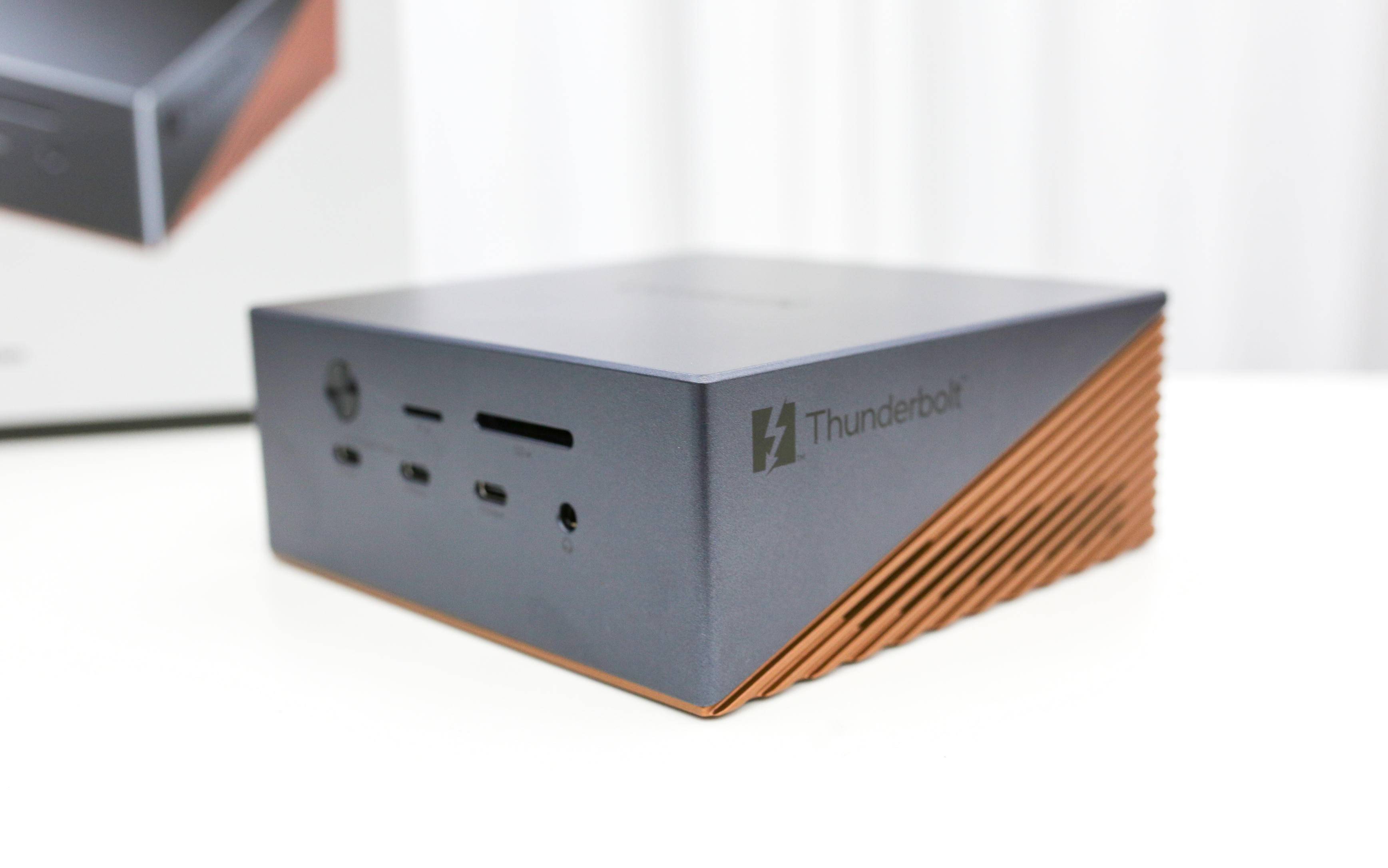120Gbps，满血雷电5重构桌面工作流——绿联雷电5硬盘扩展坞体验