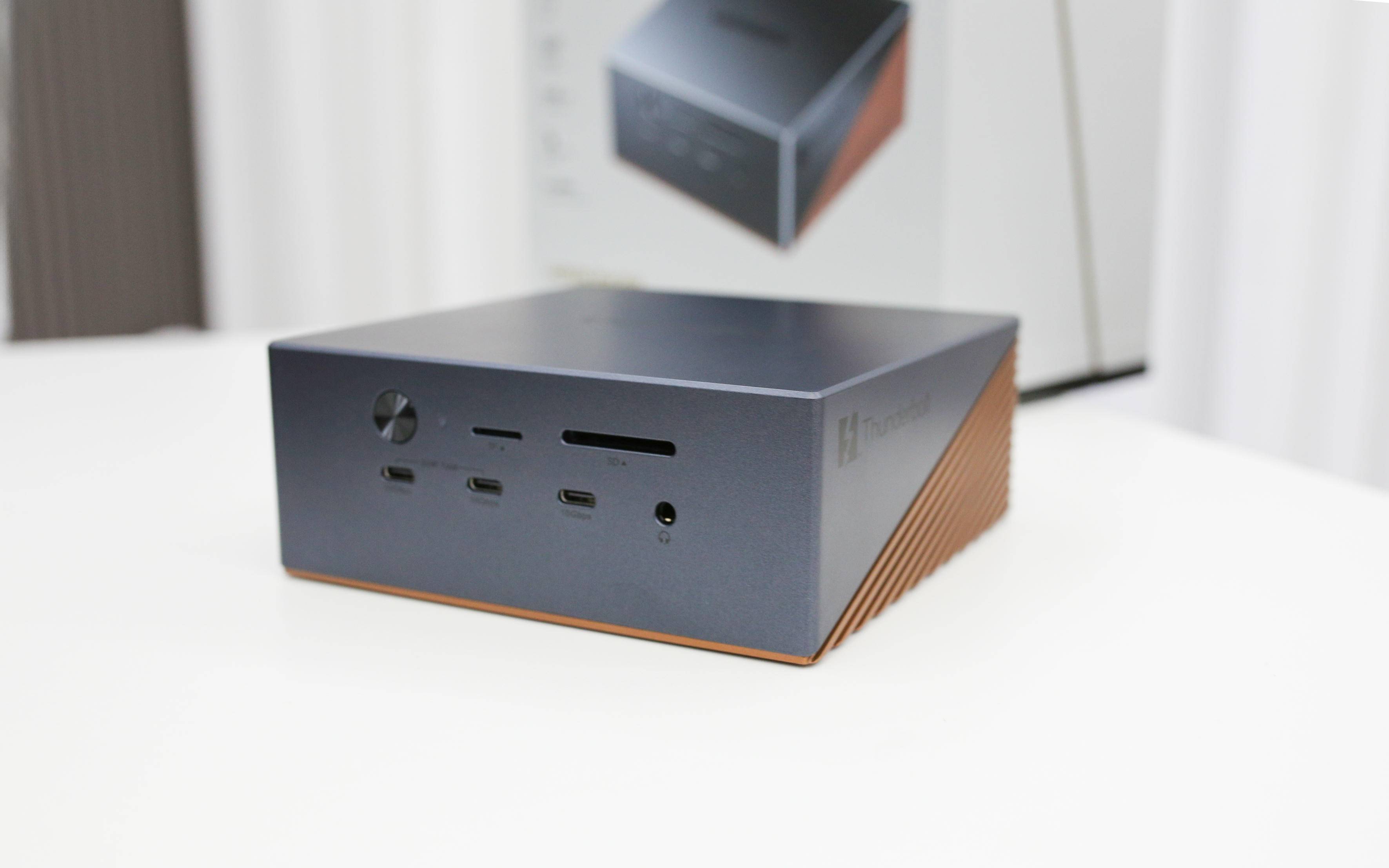 120Gbps，满血雷电5重构桌面工作流——绿联雷电5硬盘扩展坞体验