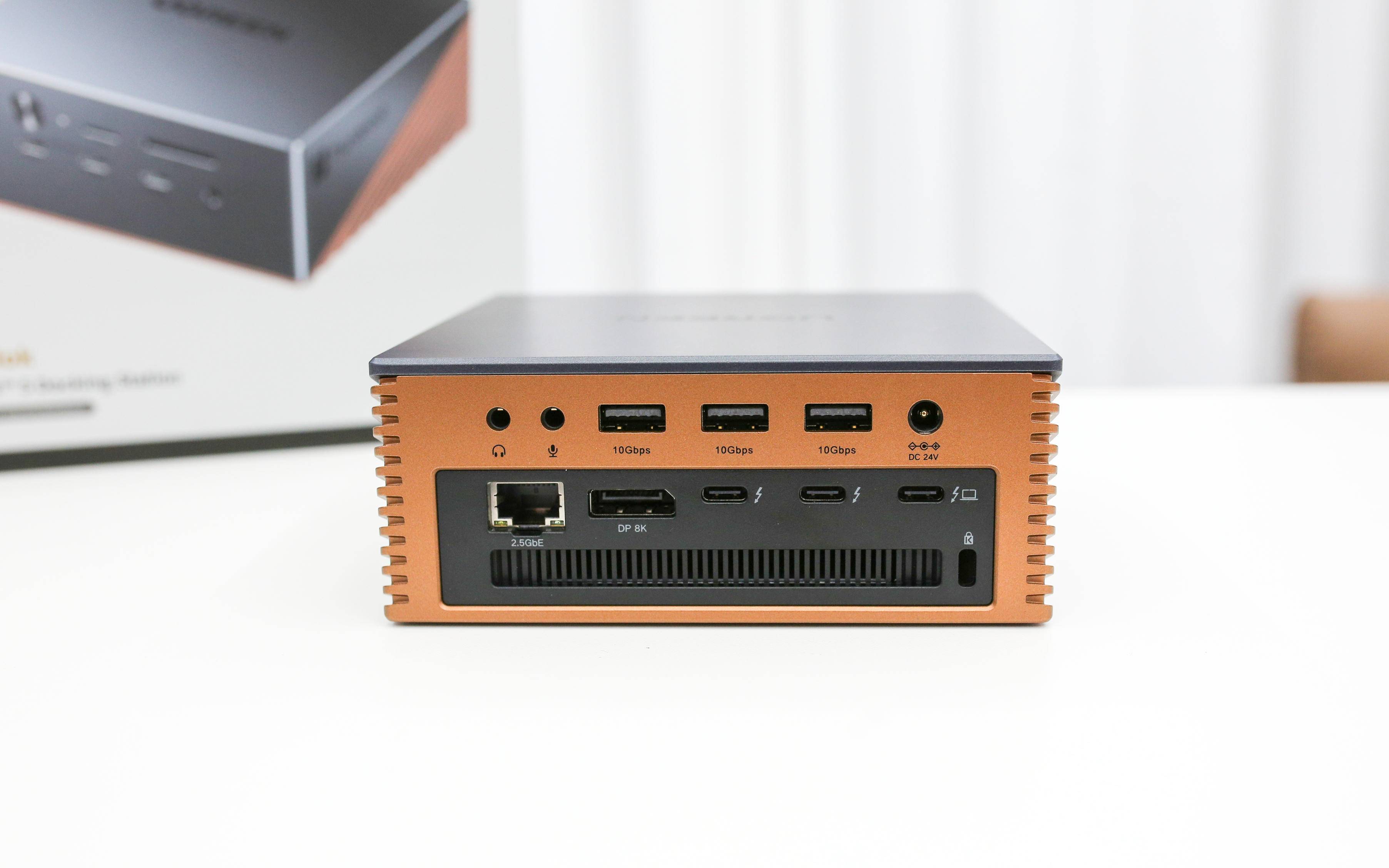 120Gbps，满血雷电5重构桌面工作流——绿联雷电5硬盘扩展坞体验