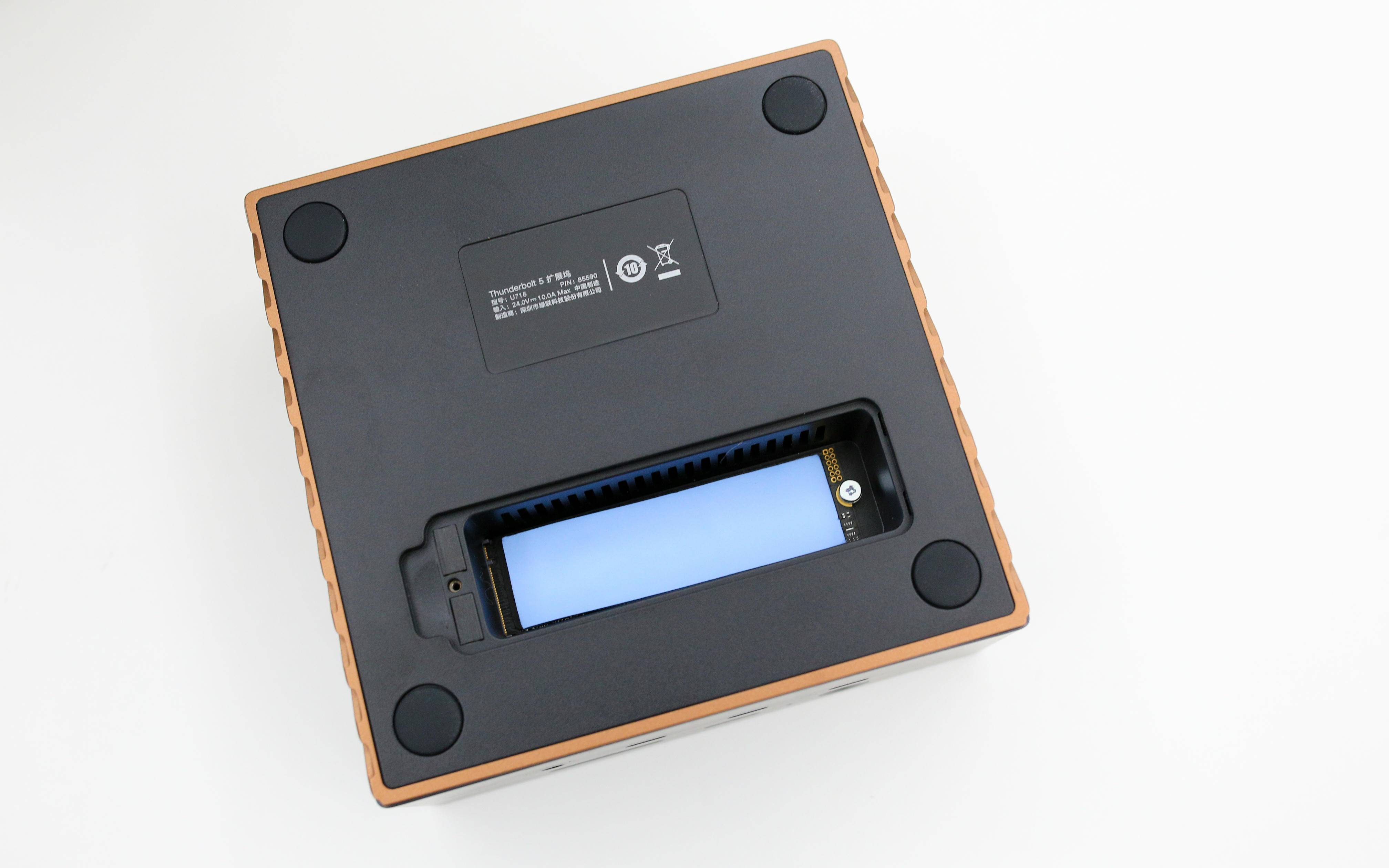 120Gbps，满血雷电5重构桌面工作流——绿联雷电5硬盘扩展坞体验