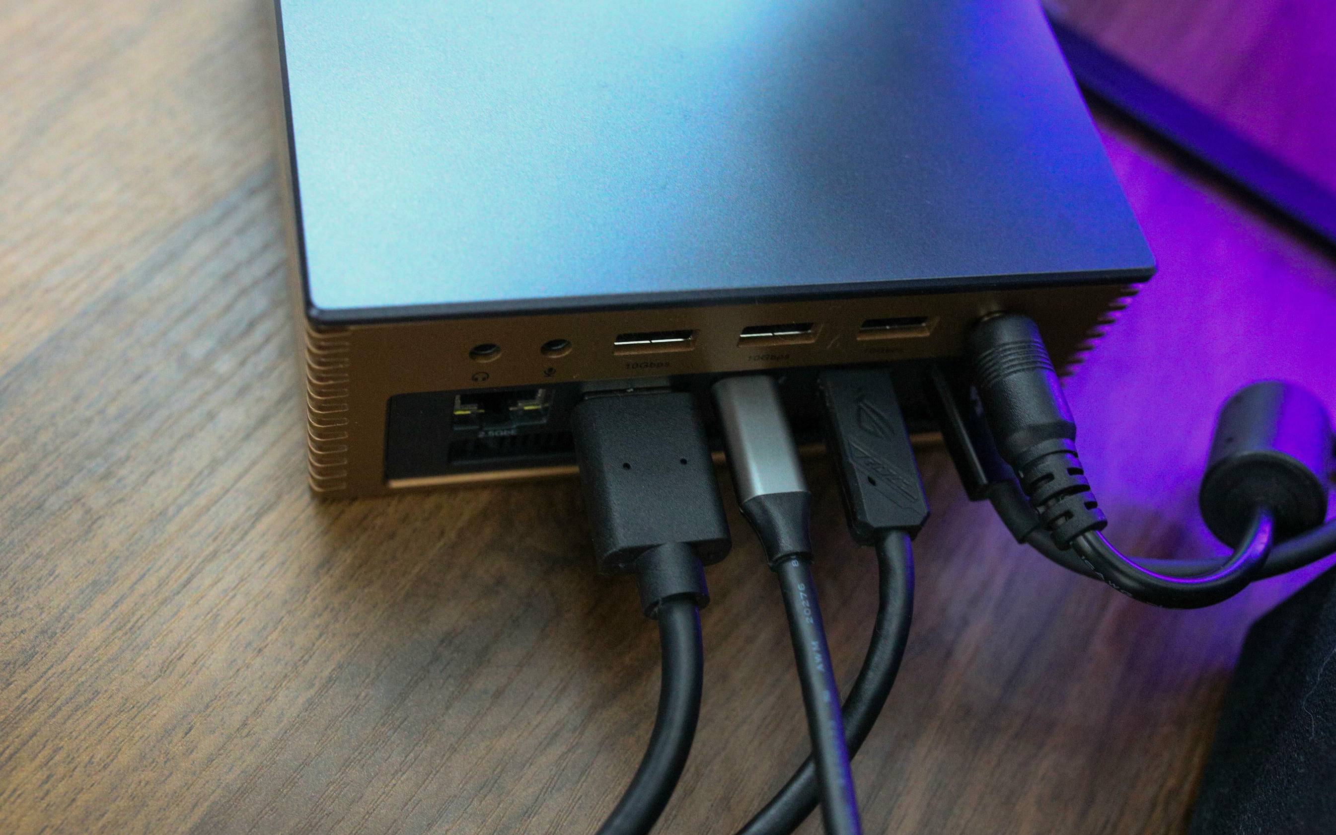 120Gbps，满血雷电5重构桌面工作流——绿联雷电5硬盘扩展坞体验